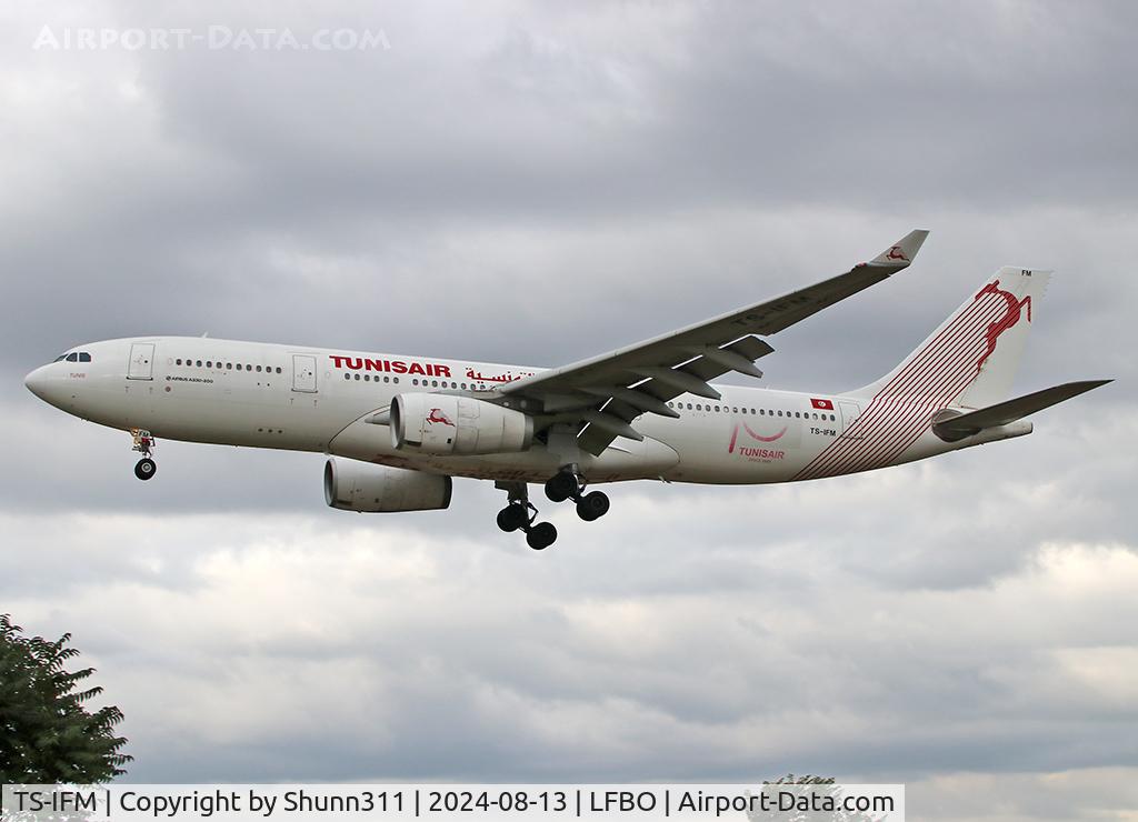 TS-IFM, 2015 Airbus A330-243 C/N 1631, Landing rwy 32R with aditional 70th anniversary patch