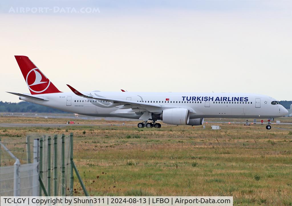 TC-LGY, Airbus 350-941 C/N 678, Delivery day...