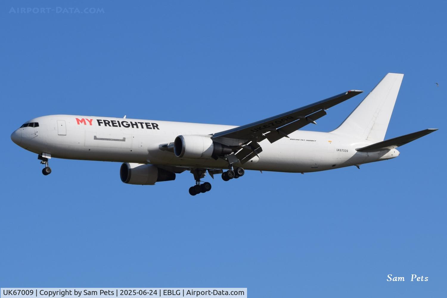 UK67009, 2001 Boeing 767-33A/ER C/N 29386, Landing at Liège Airport.