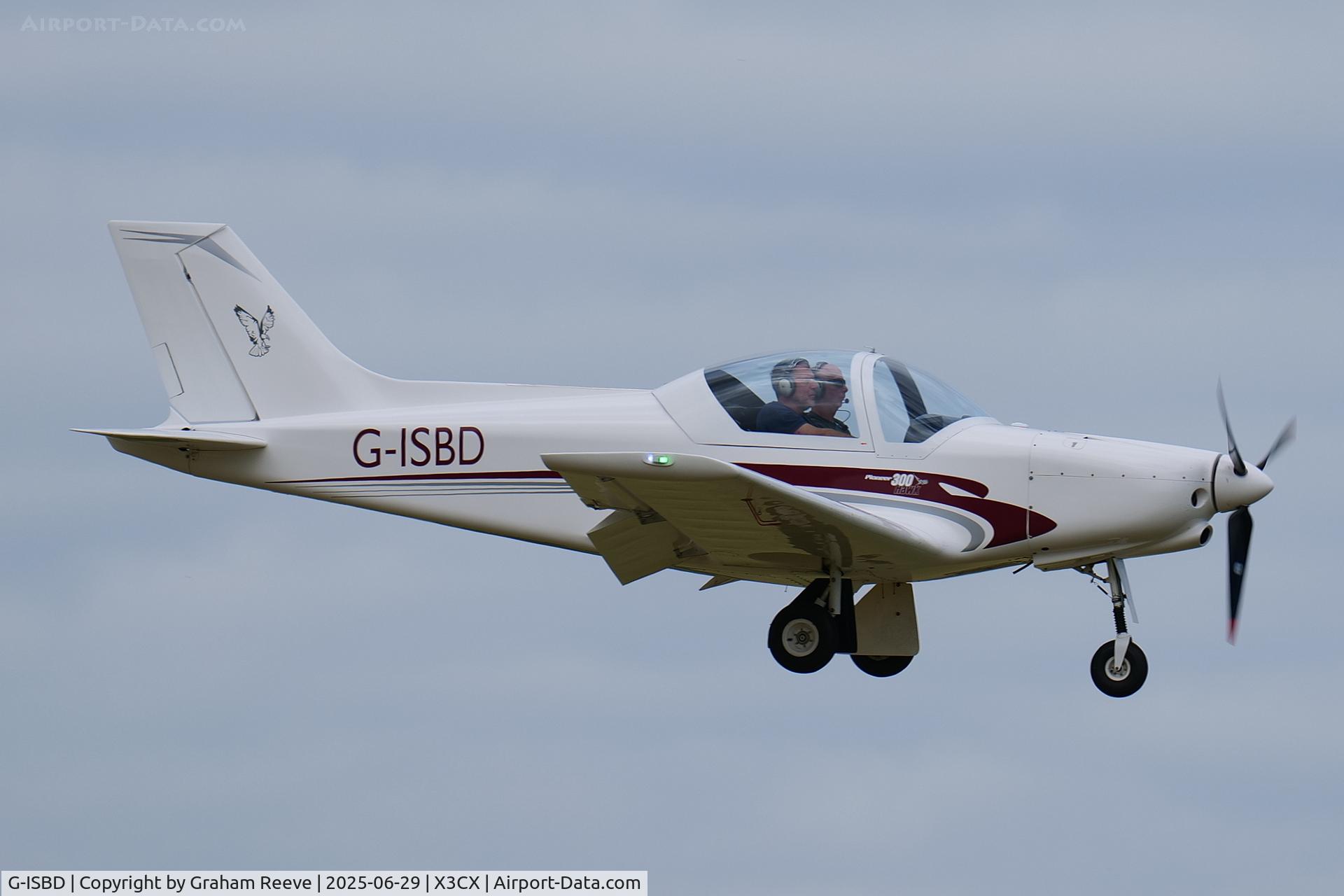 G-ISBD, 2018 Alpi Aviation Pioneer 300 Hawk C/N LAA 330A-15043, Landing at Northrepps.