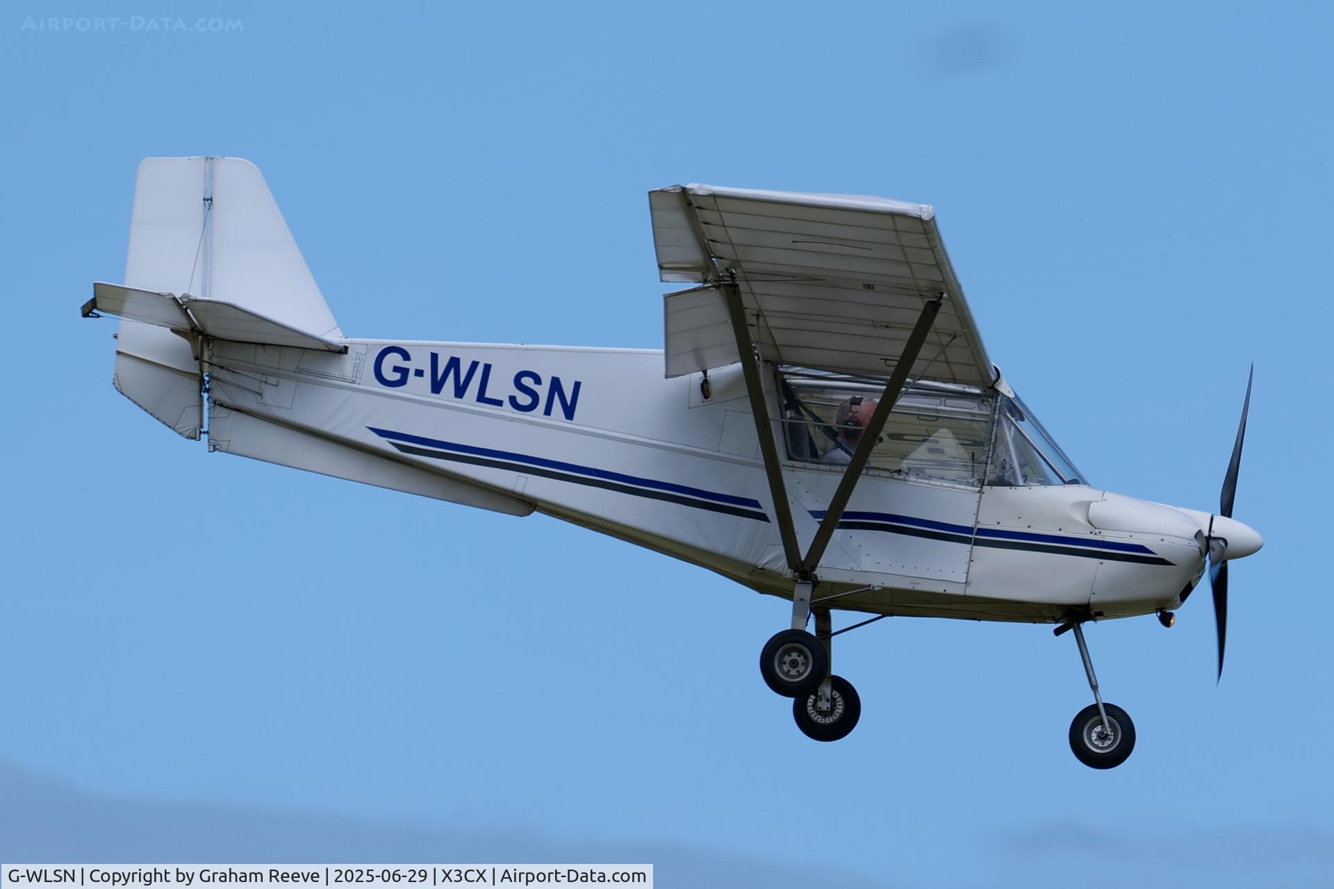 G-WLSN, 2005 Skyranger 912S(1) C/N BMAA/HB/474, Landing at Northrepps.