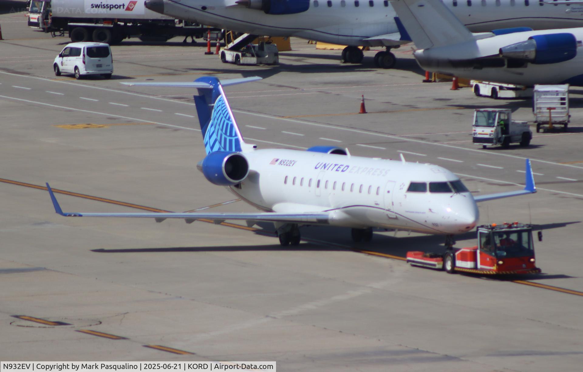 N932EV, 2005 Bombardier CRJ-200ER (CL-600-2B19) C/N 8016, CL-600-2B19