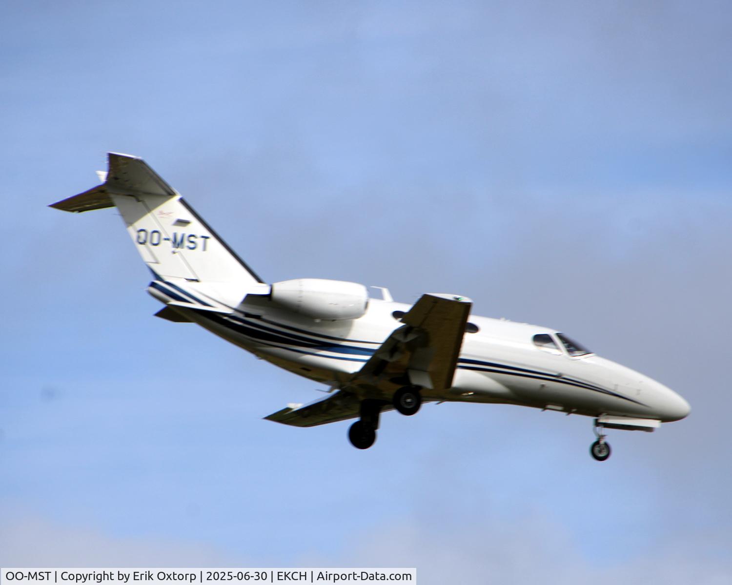 OO-MST, 2008 Cessna 510 Citation Mustang Citation Mustang C/N 510-0089, OO-MST laanding rw 04L