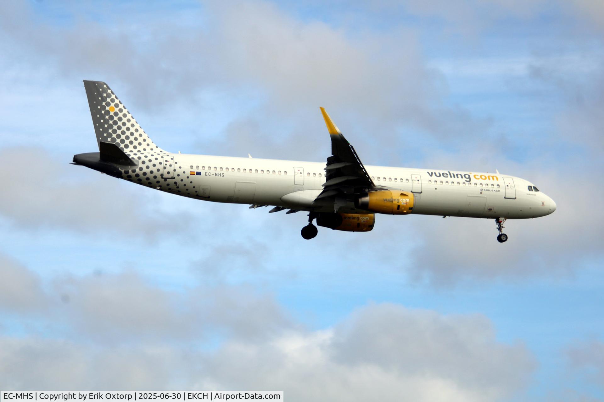 EC-MHS, 2015 Airbus A321-231 C/N 6740, EC-MHS landing rw 04L