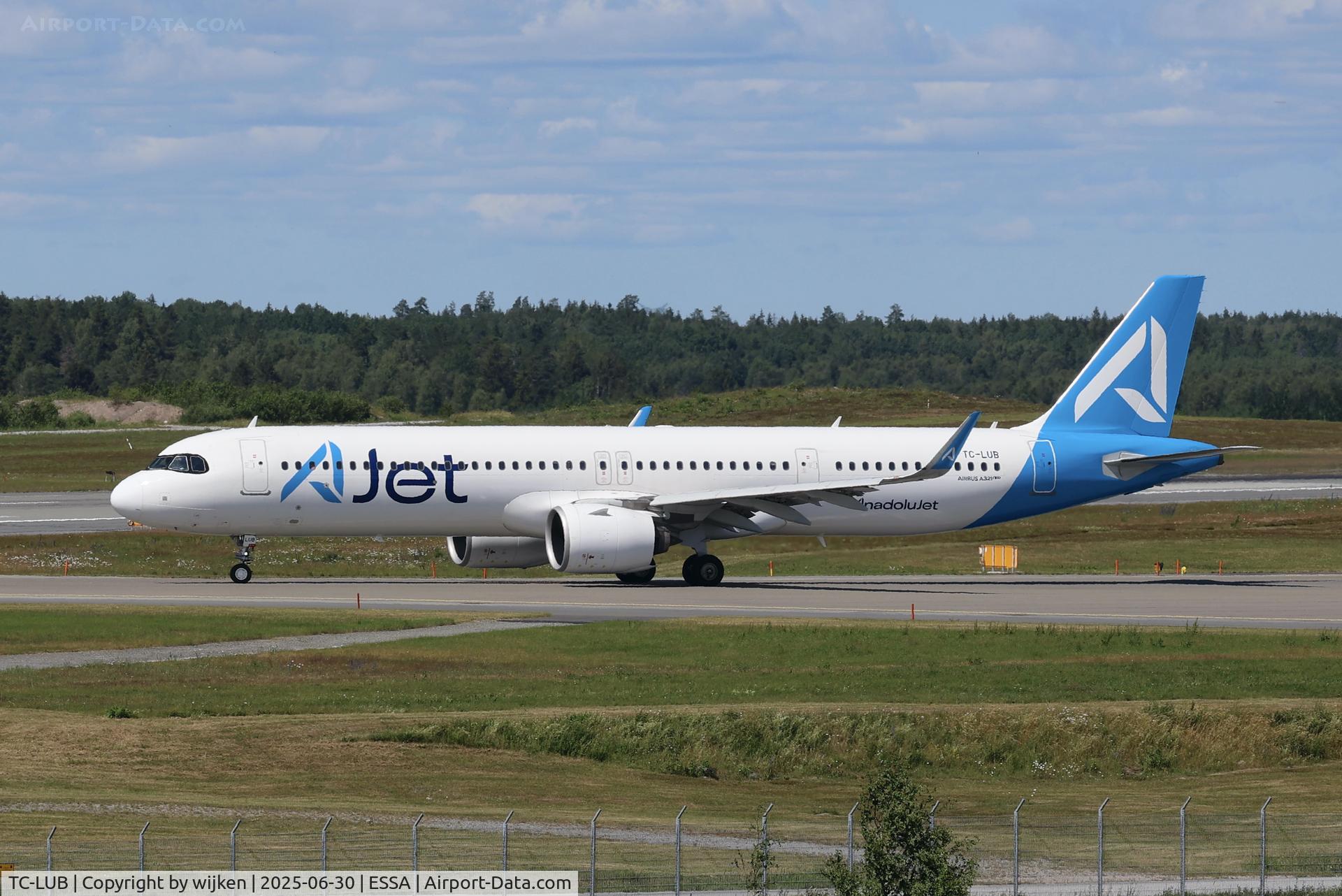 TC-LUB, 2022 Airbus A321-271NX C/N 10272, Rwy 01L