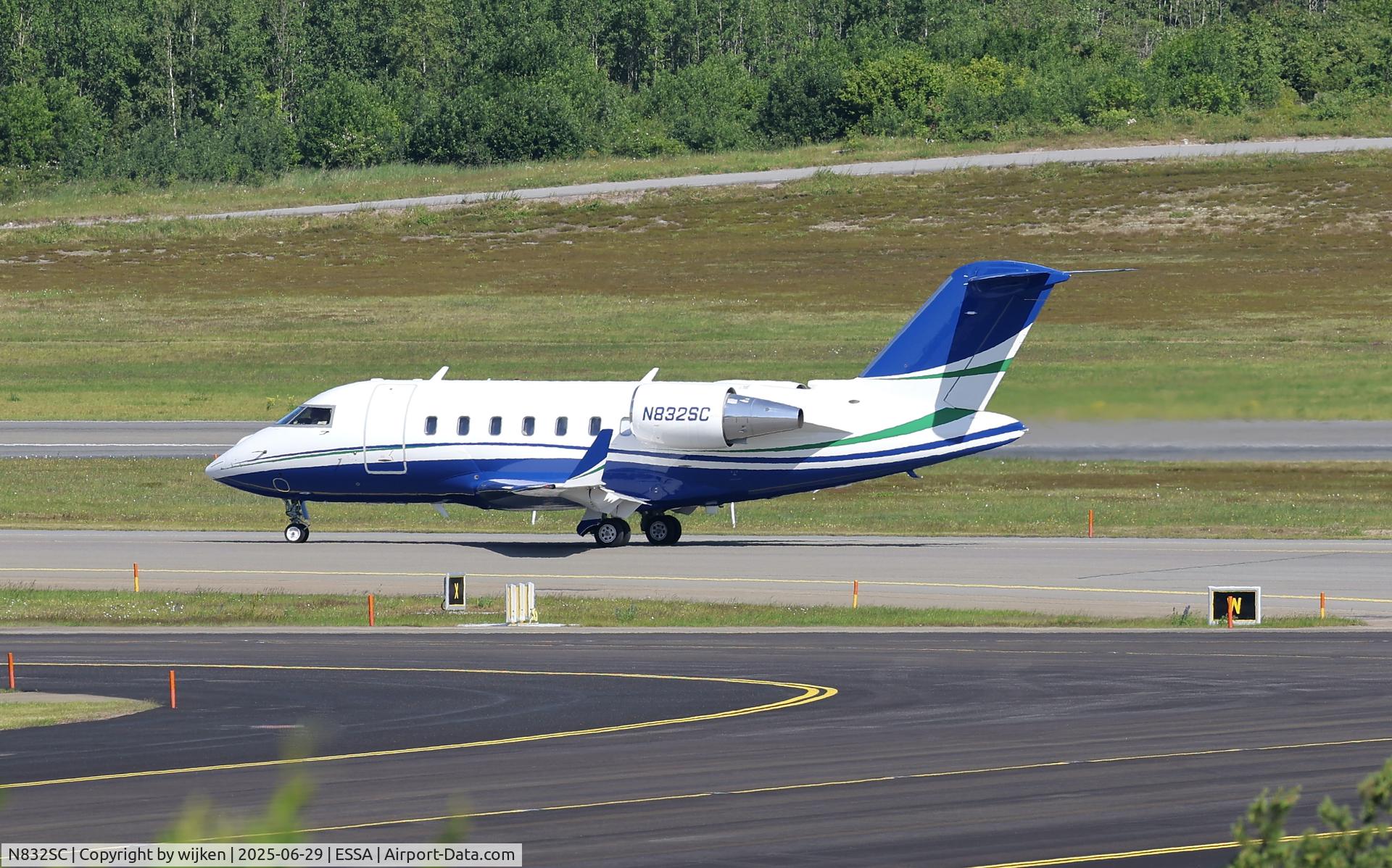 N832SC, 2023 Bombardier Challenger 650 C/N 6189, Twy X