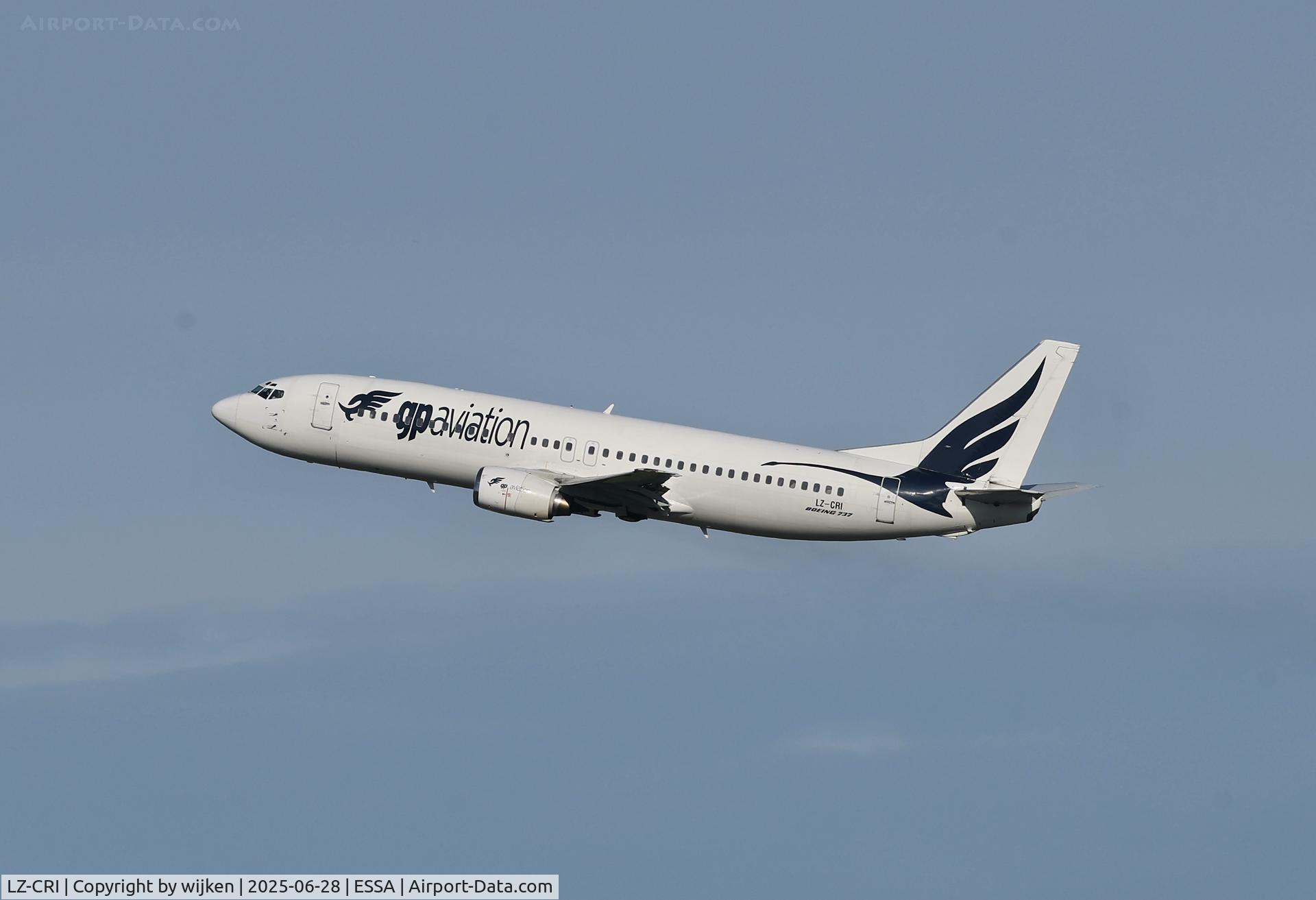 LZ-CRI, 1997 Boeing 737-446 C/N 28832, Rwy 19R