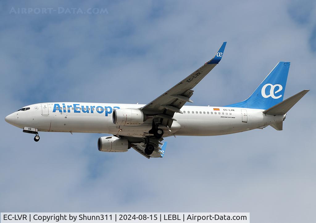 EC-LVR, 2013 Boeing 737-85P C/N 36593, Landing rwy 24R in new c/s