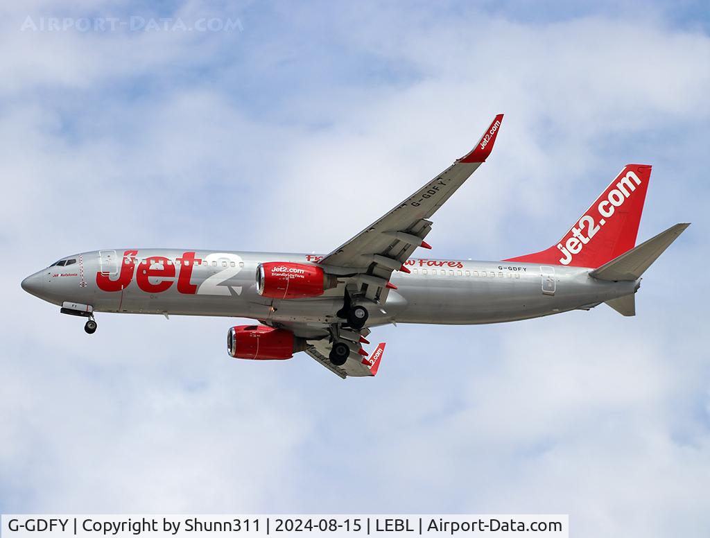 G-GDFY, 2001 Boeing 737-86Q C/N 30278, Landing rwy 24R