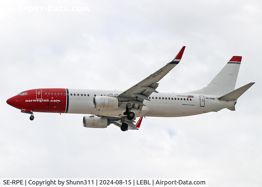 SE-RPE, 2016 Boeing 737-8JP C/N 42074, Landing rwy 24R... white tail...