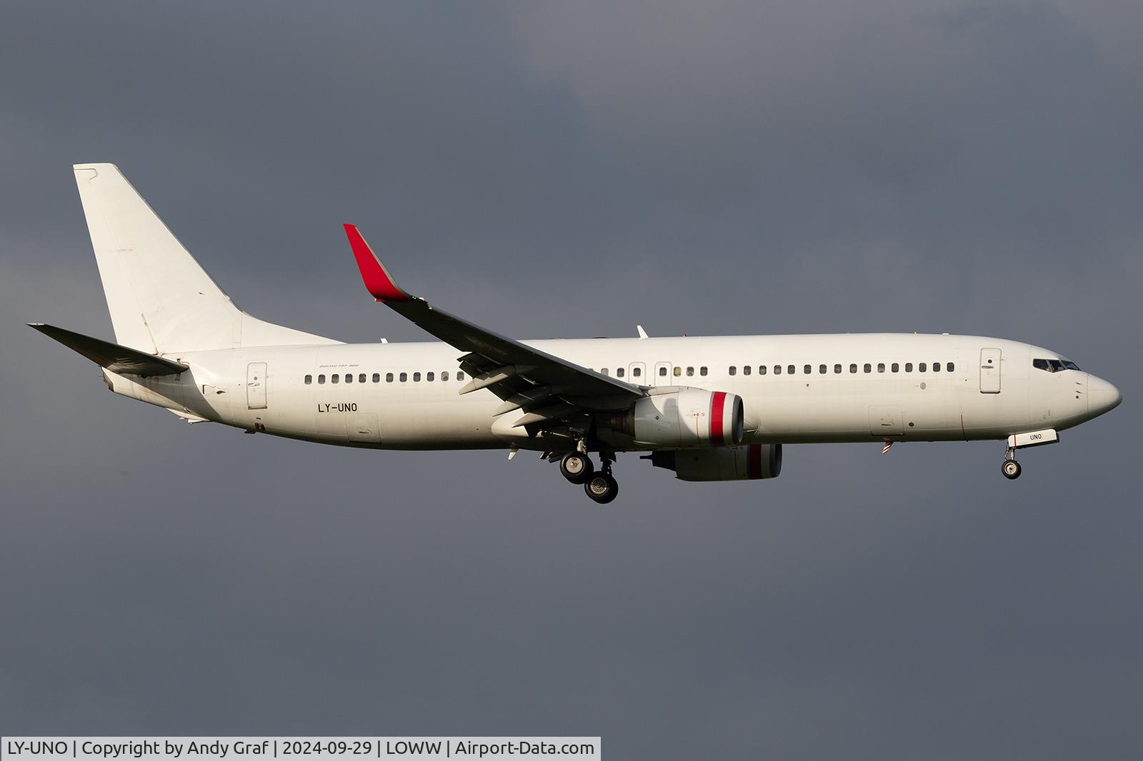 LY-UNO, 2004 Boeing 737-8FE C/N 33801, Untiteld 737-800