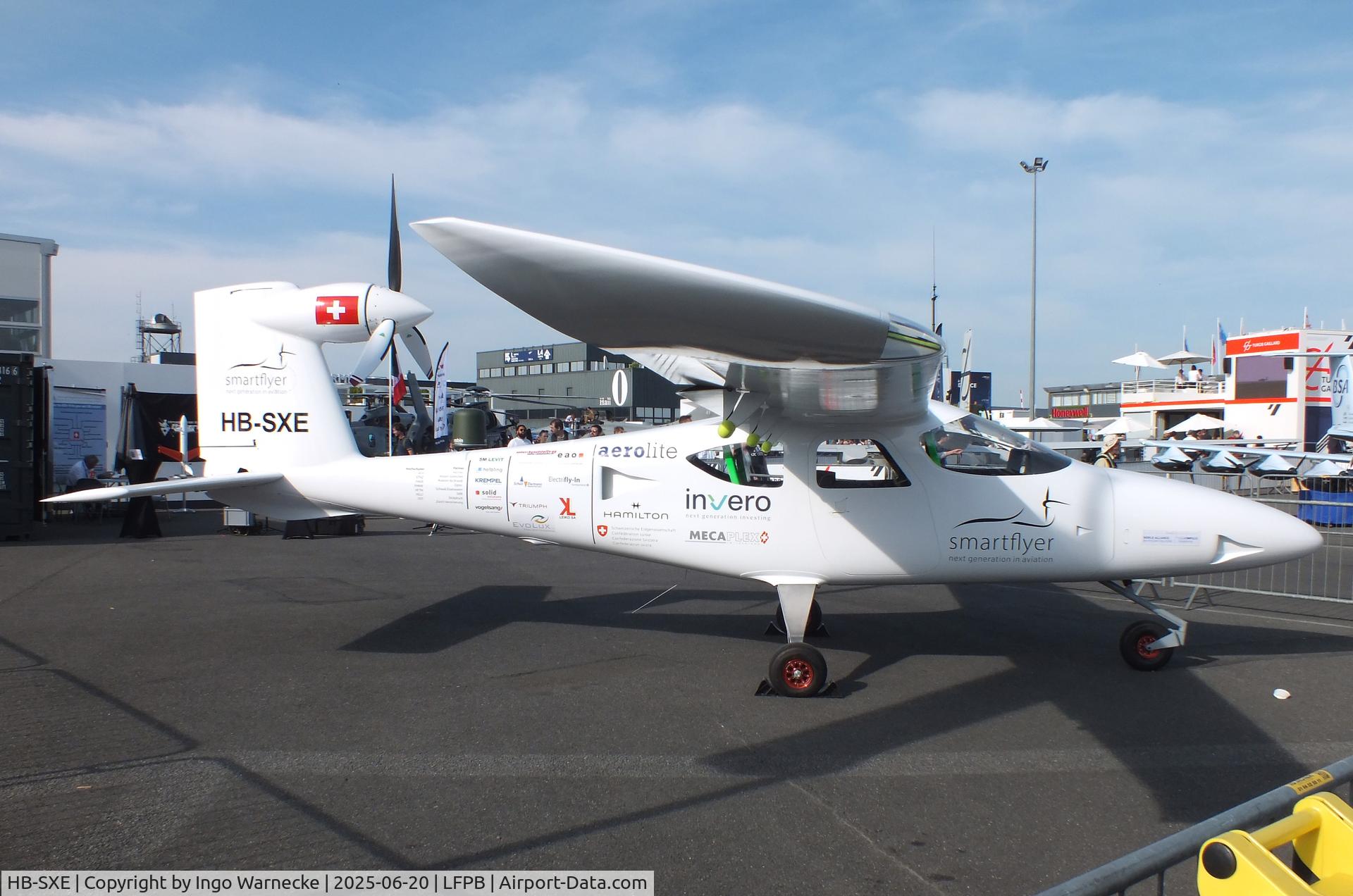 HB-SXE, Smartflyer SF1 Hybrid C/N E001, Smartflyer SF1 Hybrid with electric motor at the Aerosalon 2025, Paris