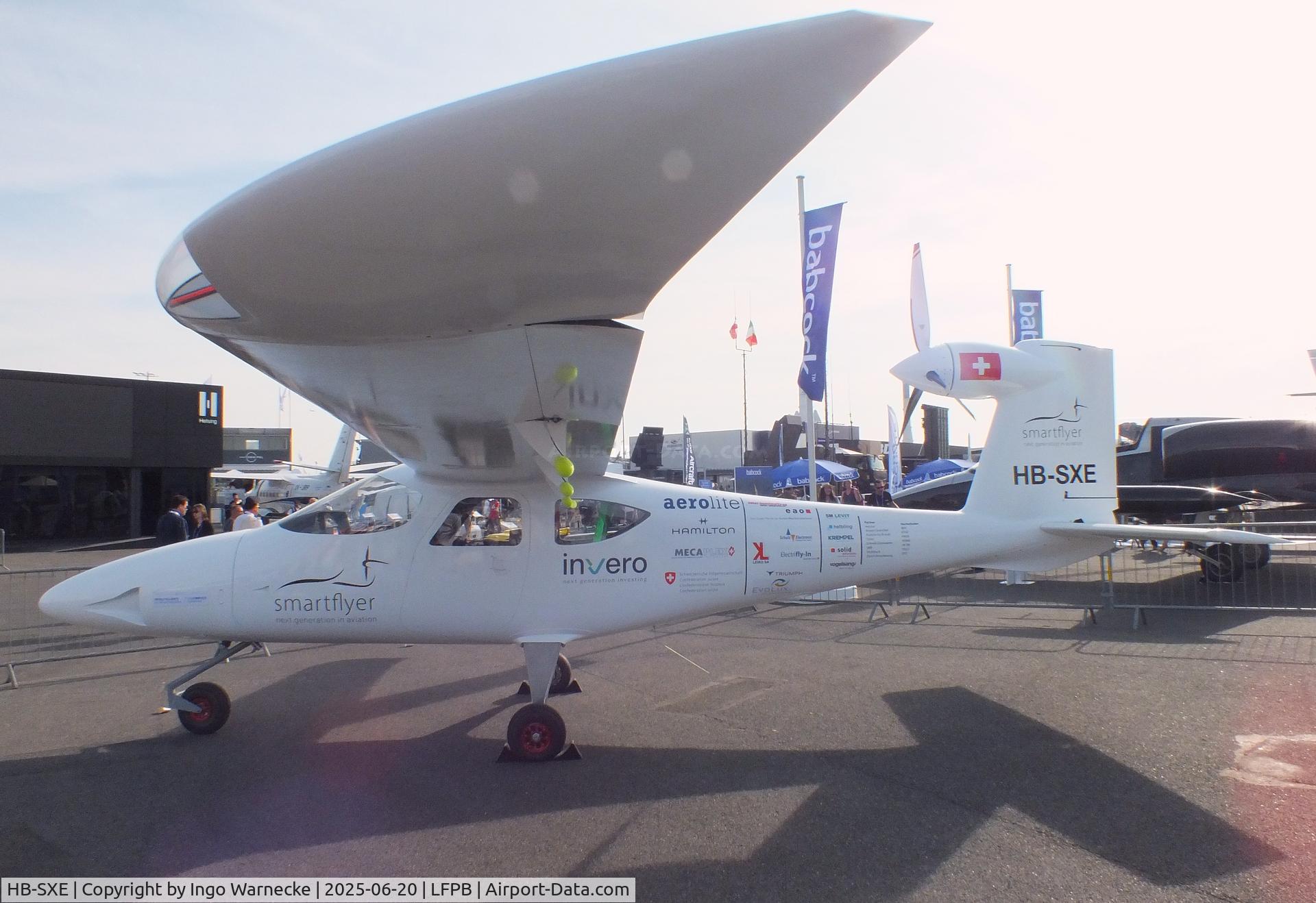 HB-SXE, Smartflyer SF1 Hybrid C/N E001, Smartflyer SF1 Hybrid with electric motor at the Aerosalon 2025, Paris