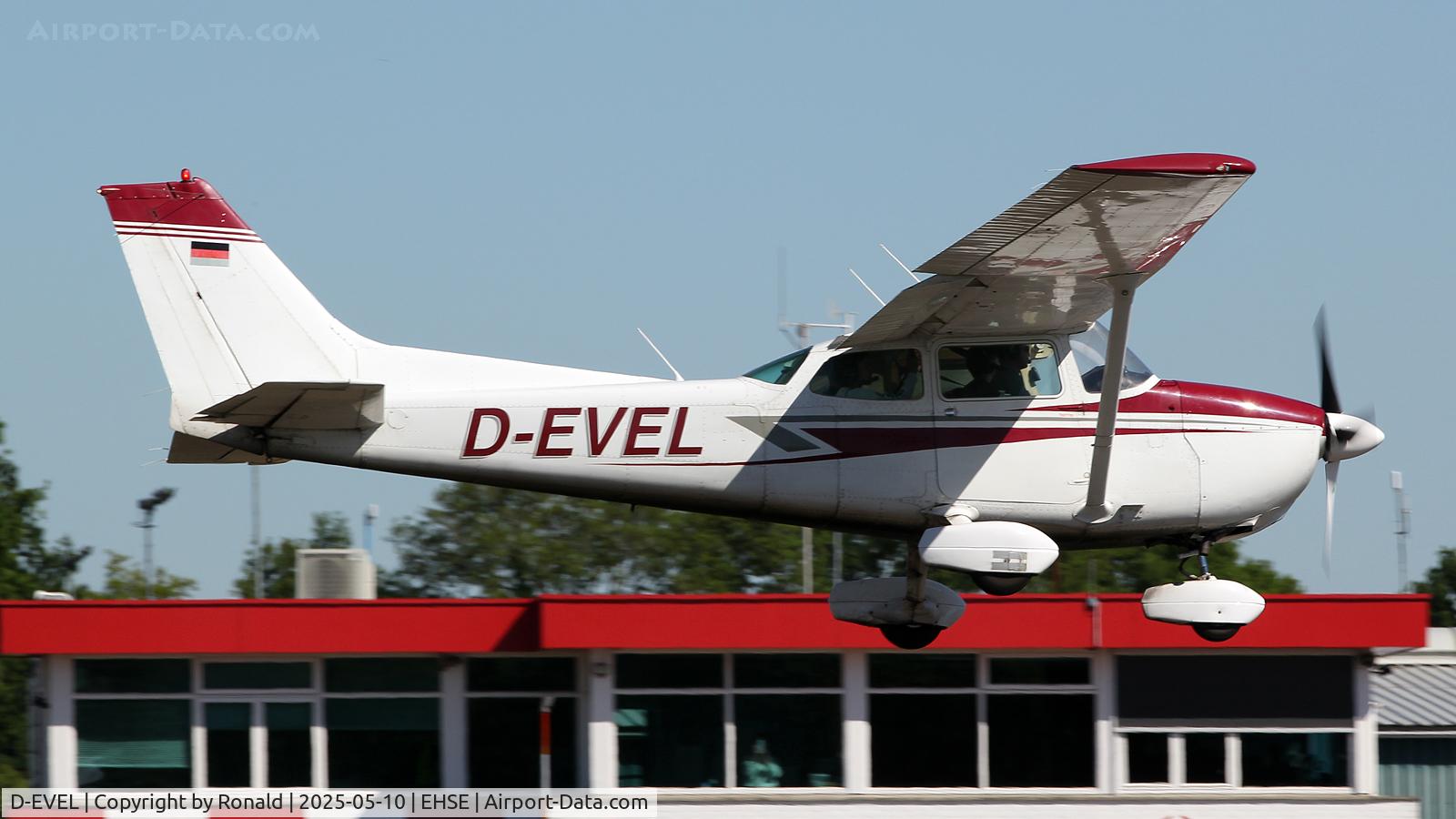 D-EVEL, 1992 Cessna C172N C/N 17273253, at seppe