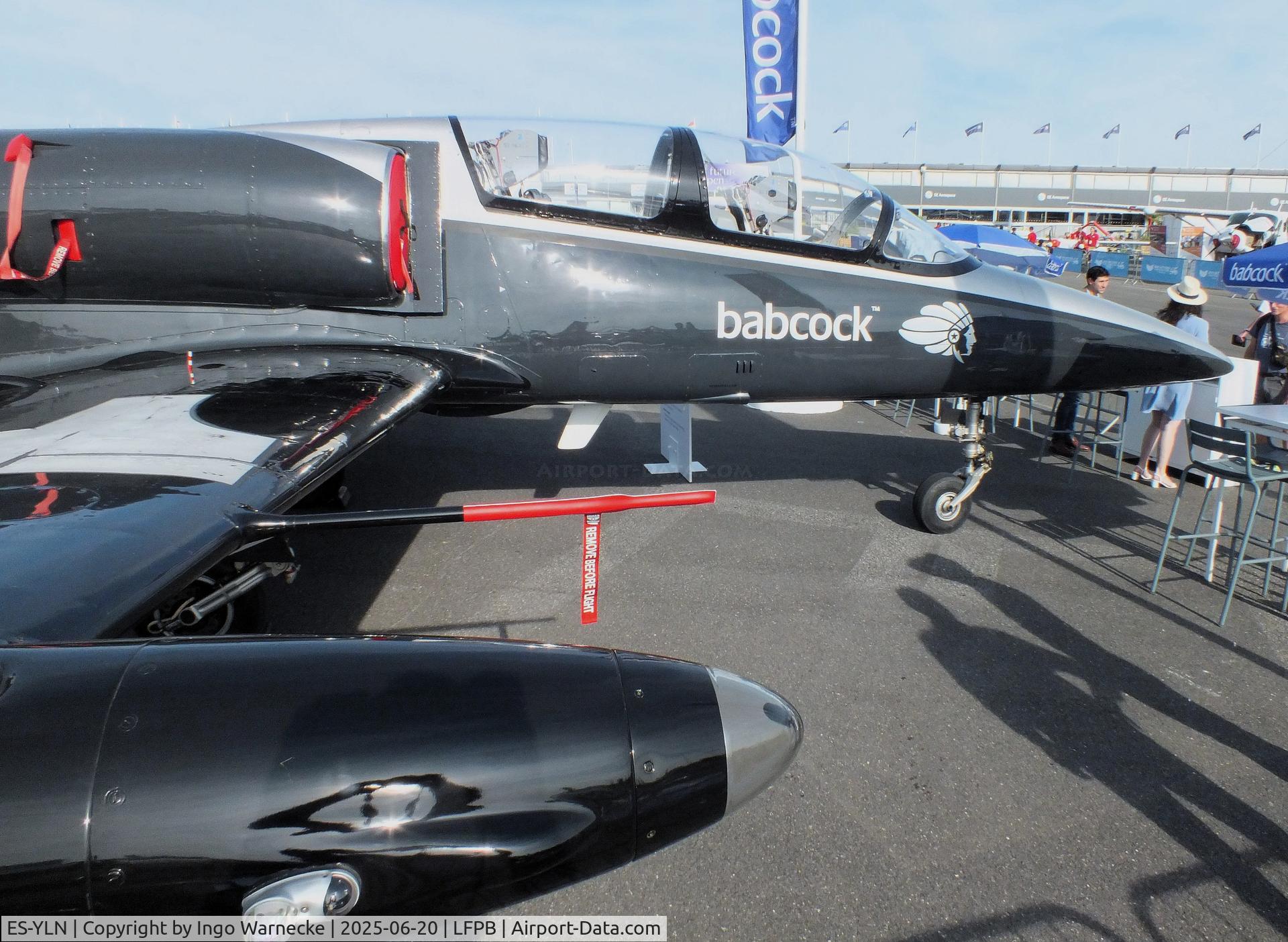 ES-YLN, Aero L-39C Albatros C/N 533637, Aero L-39C Albatros, No 1 of Breitling Jet Team at the Aerosalon 2025, Paris