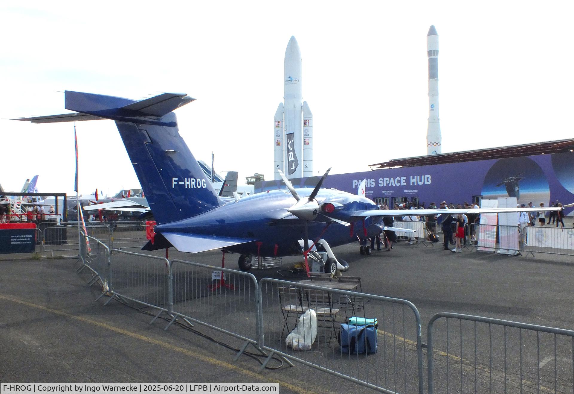 F-HROG, 2007 Piaggio P-180 Avanti C/N 1133, Piaggio P.180 Avanti at the Aerosalon 2025, Paris