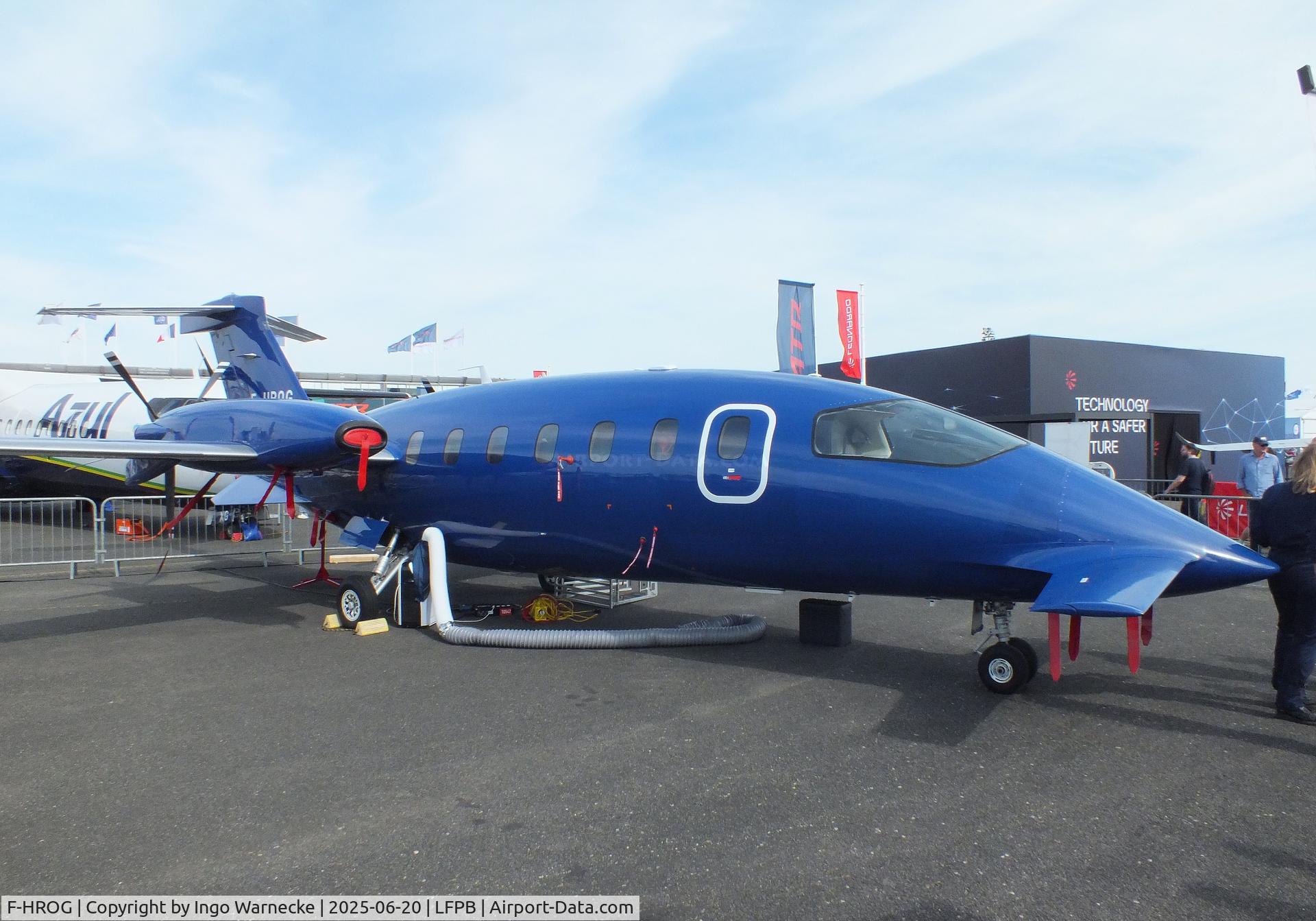 F-HROG, 2007 Piaggio P-180 Avanti C/N 1133, Piaggio P.180 Avanti at the Aerosalon 2025, Paris