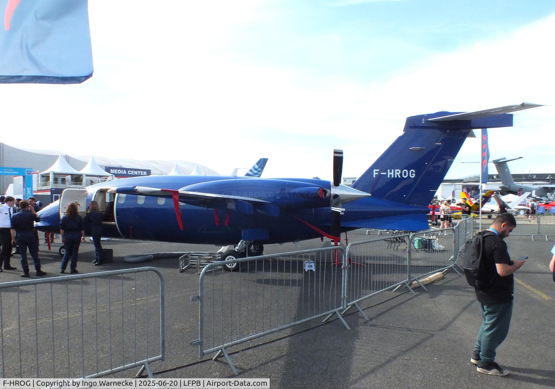 F-HROG, 2007 Piaggio P-180 Avanti C/N 1133, Piaggio P.180 Avanti at the Aerosalon 2025, Paris