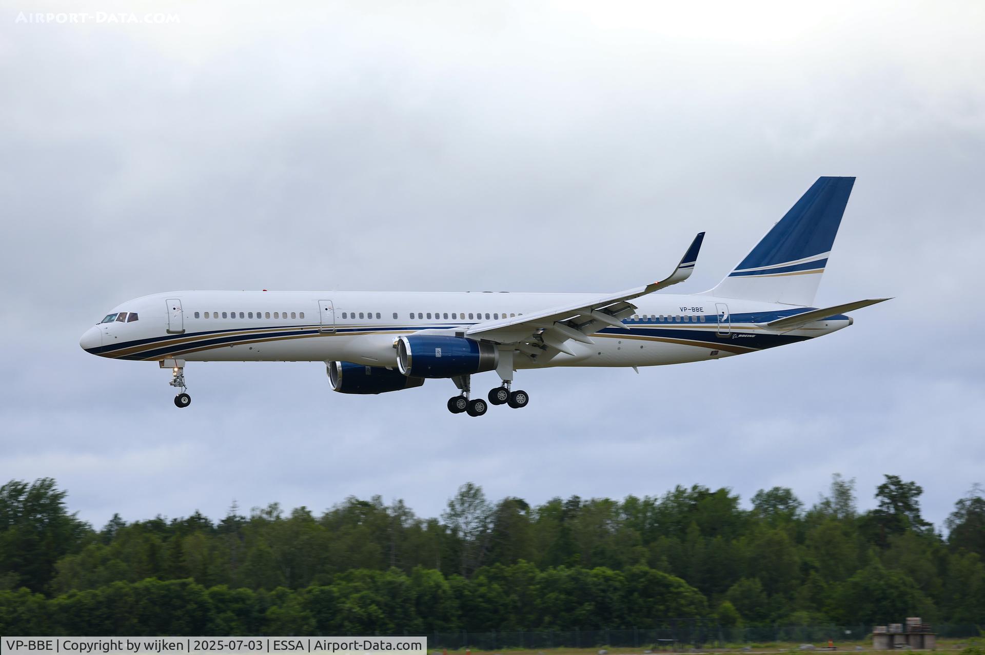 VP-BBE, 1999 Boeing 757-23N C/N 30232, Rwy 26