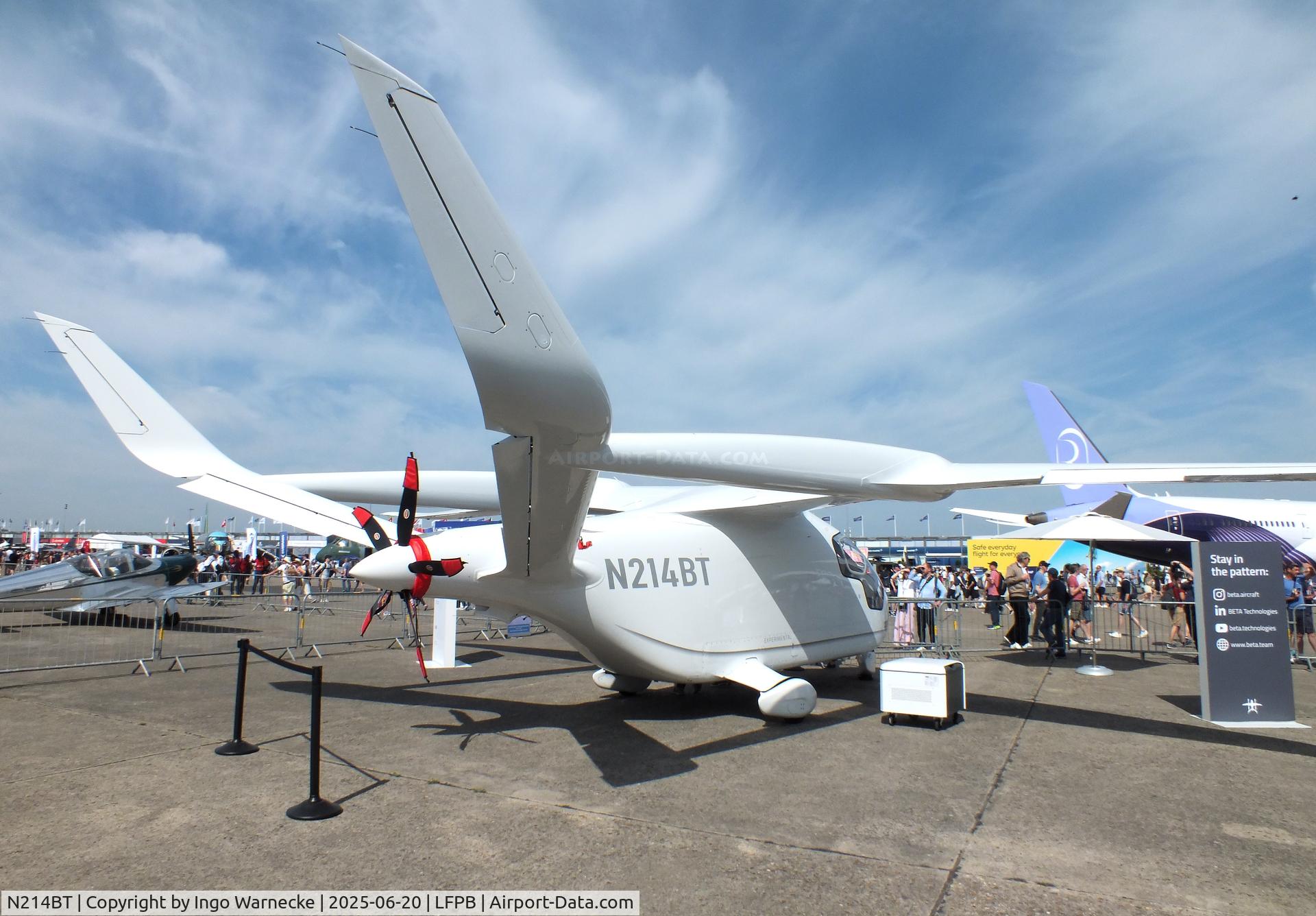N214BT, 2025 Beta Technologies CX300 C/N BT31C-0002, Beta Technologies ALIA CX300 with electric motor at the Aerosalon 2025, Paris
