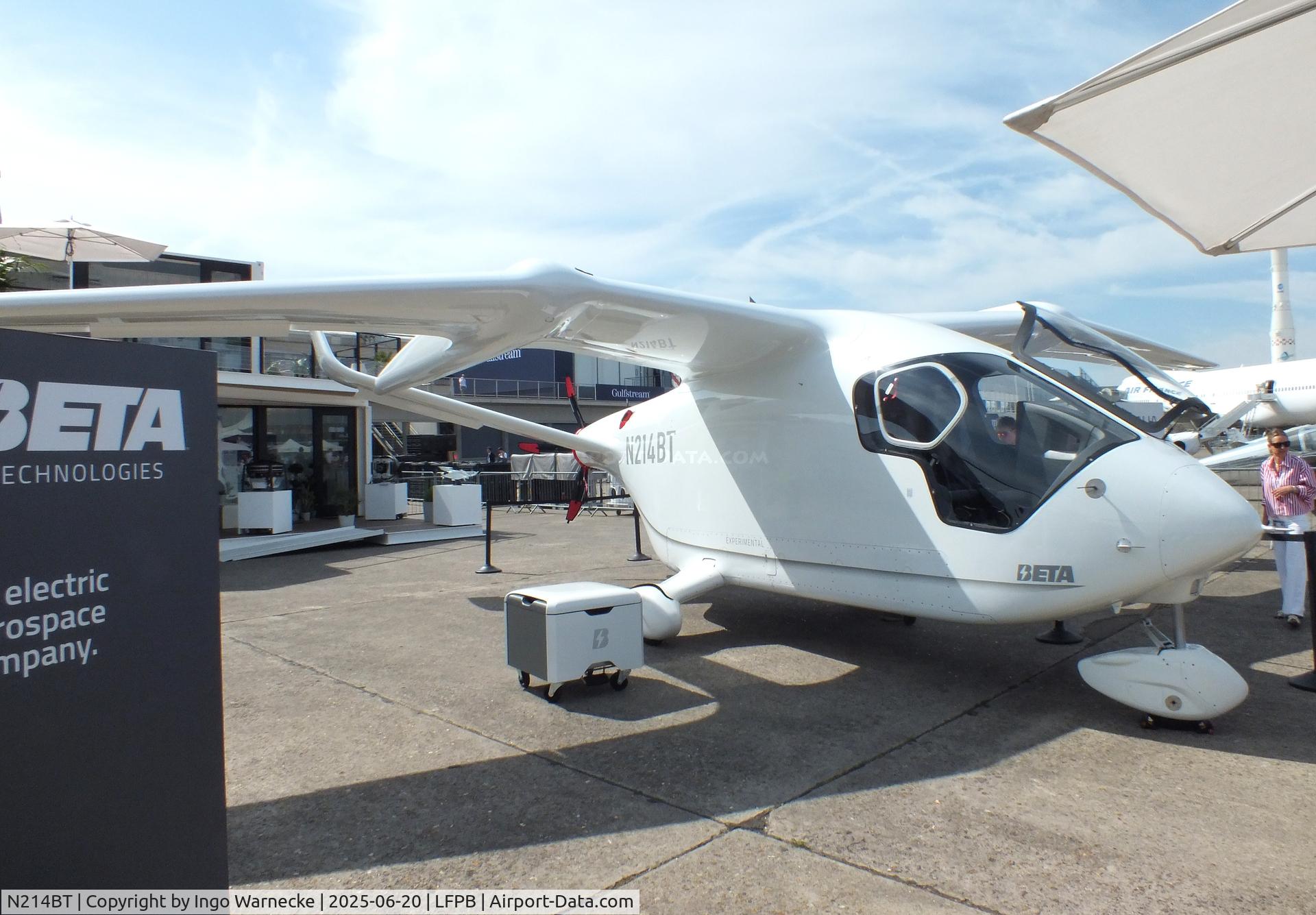 N214BT, 2025 Beta Technologies CX300 C/N BT31C-0002, Beta Technologies ALIA CX300 with electric motor at the Aerosalon 2025, Paris