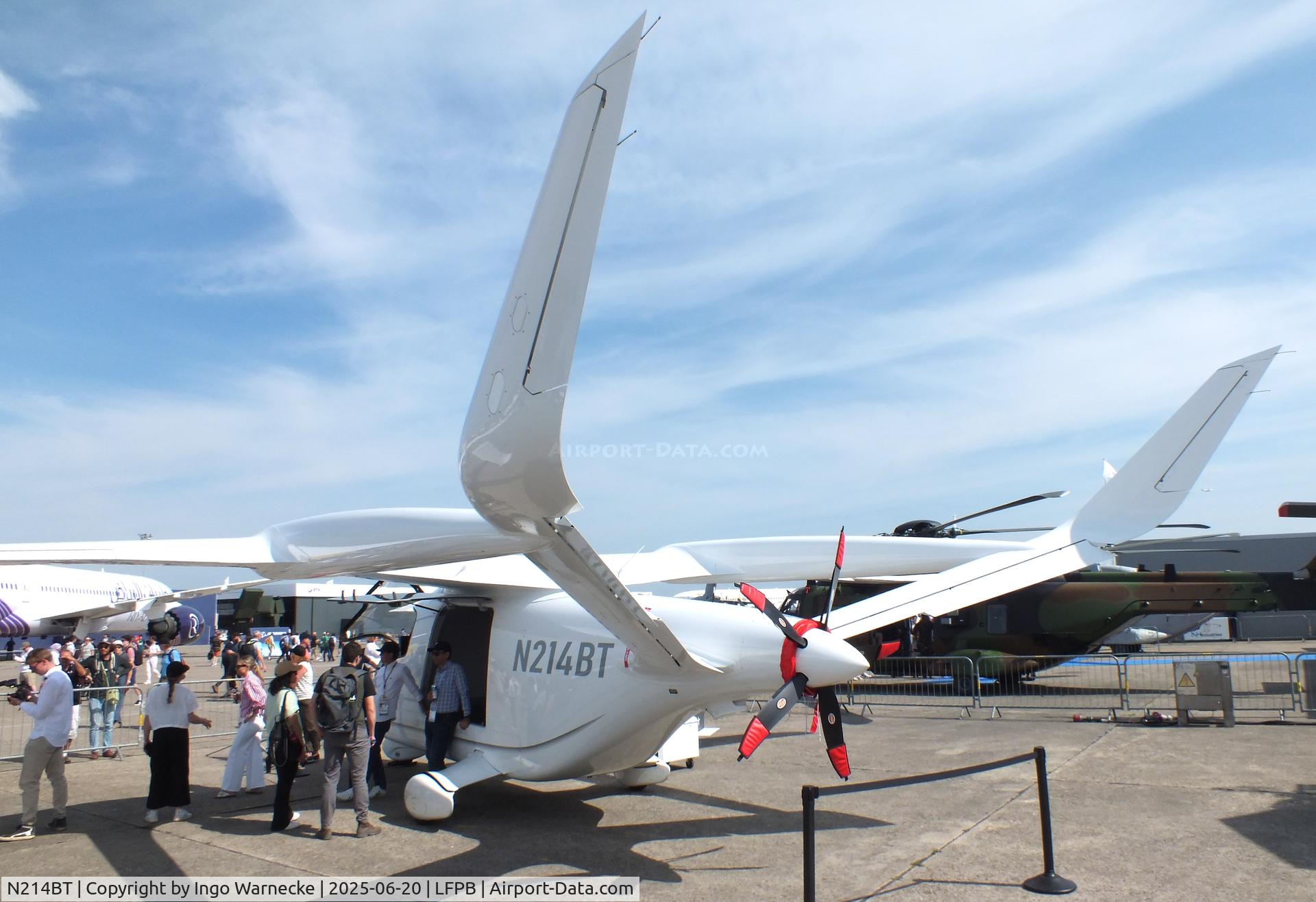 N214BT, 2025 Beta Technologies CX300 C/N BT31C-0002, Beta Technologies ALIA CX300 with electric motor at the Aerosalon 2025, Paris