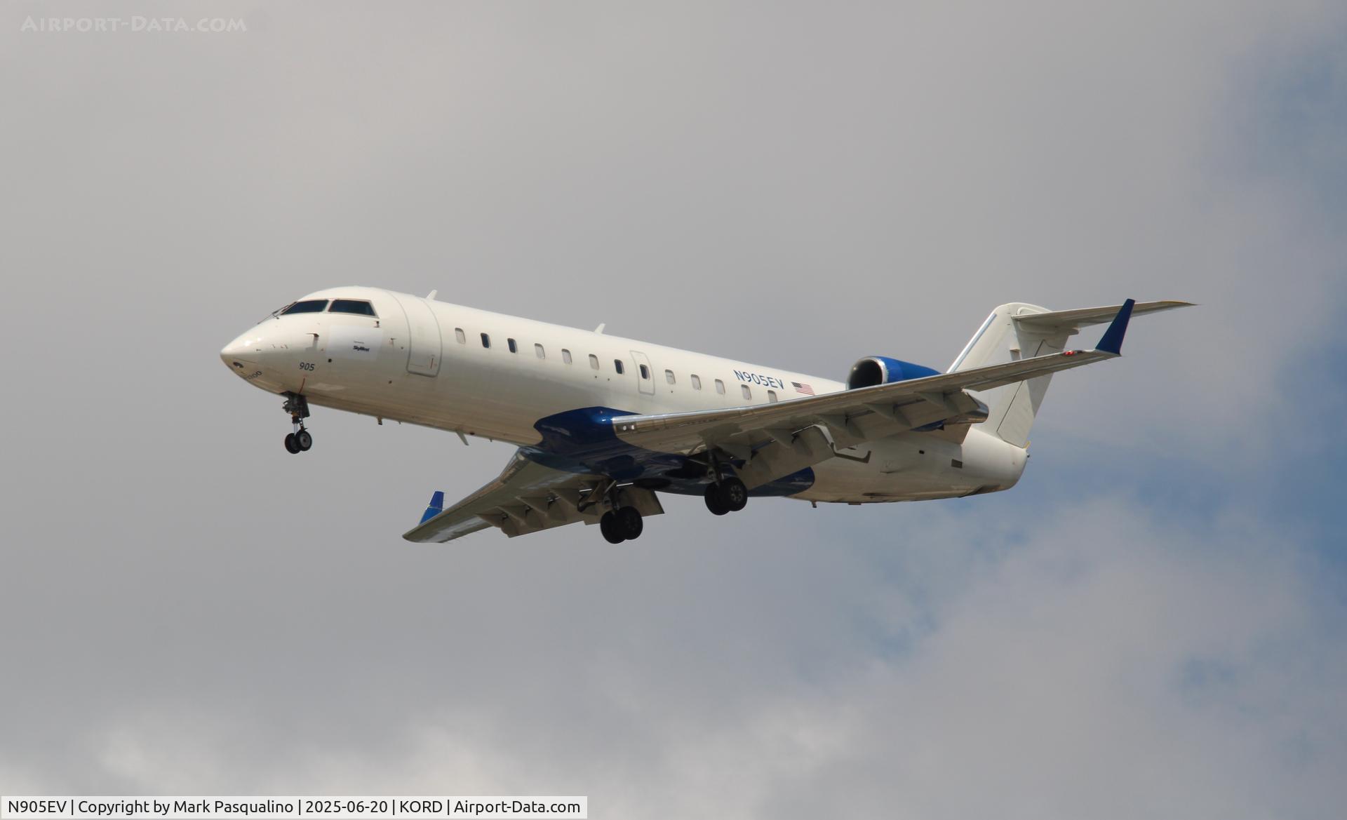 N905EV, 2002 Bombardier CRJ-200ER (CL-600-2B19) C/N 7632, CL-600-2B19