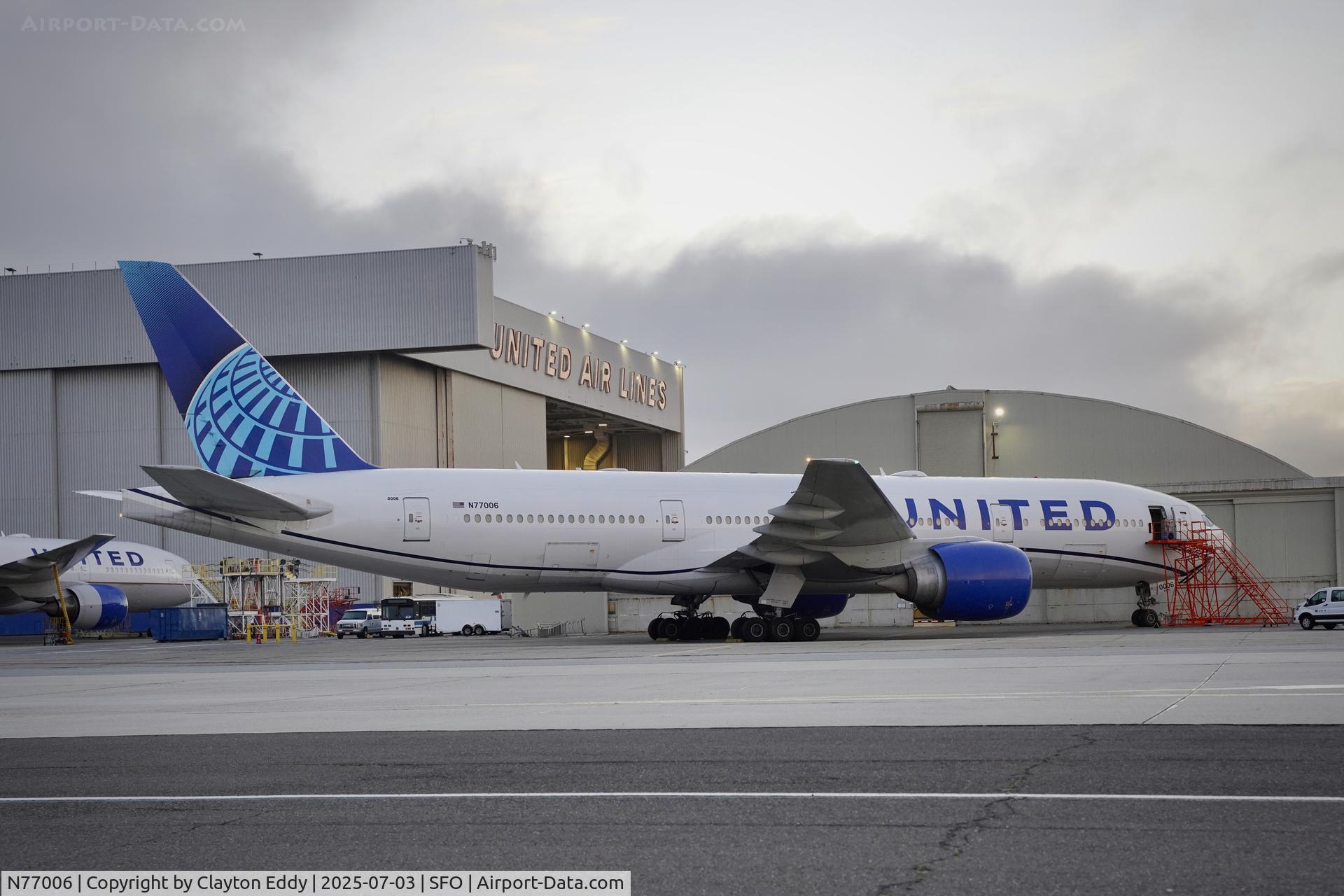 N77006, 1998 Boeing 777-224 C/N 29476, SFO 2025