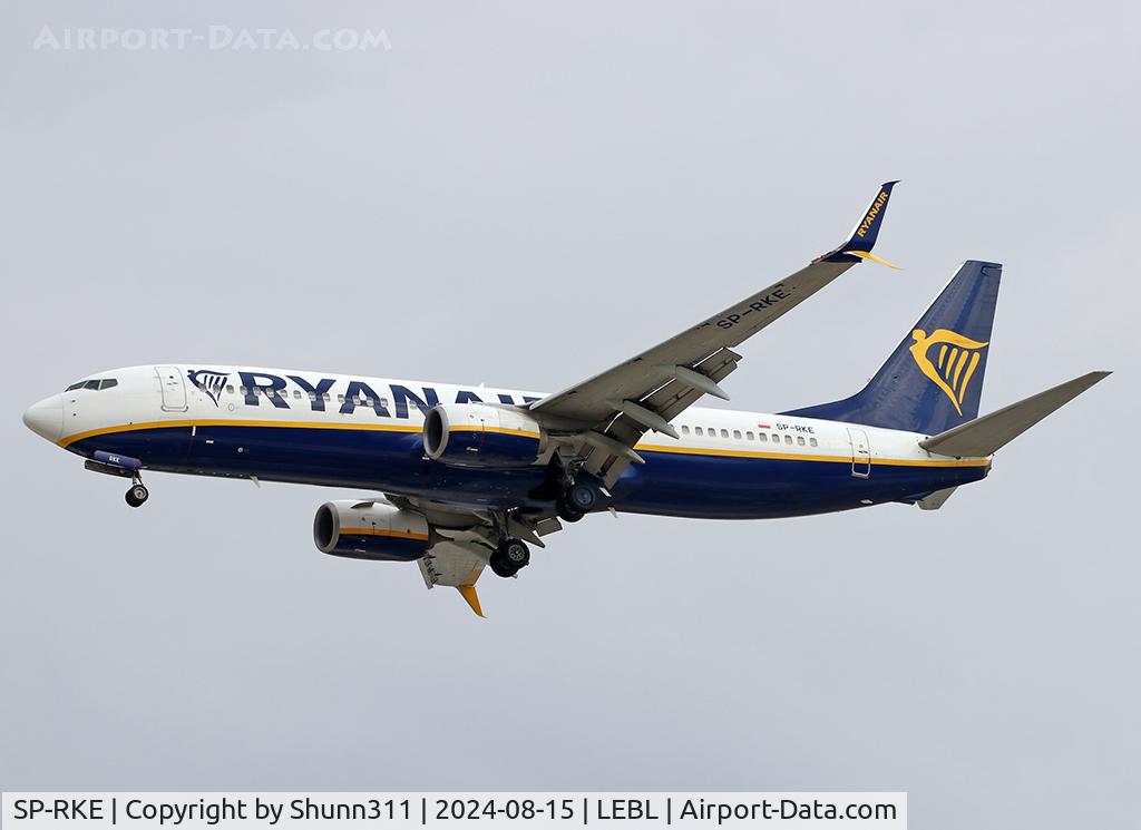 SP-RKE, 2016 Boeing 737-8AS C/N 44743, Landing rwy 24R