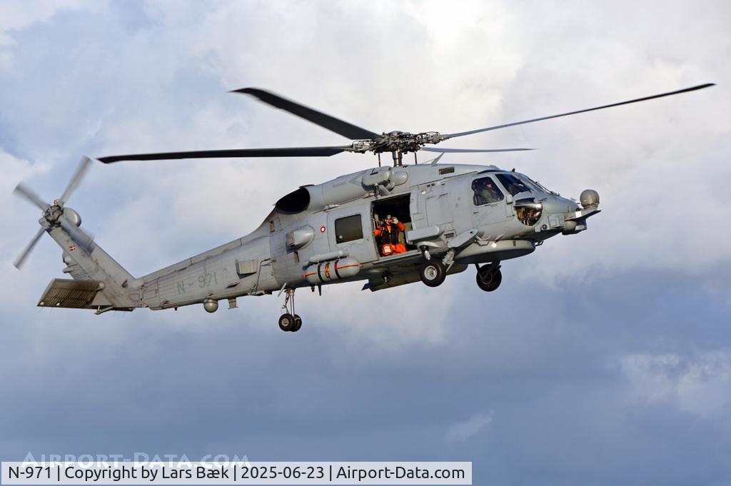 N-971, 1999 Sikorsky S-70B (MH-60R) Seahawk C/N 70.4386, Rescue Drill, Aabyskov Caravansite