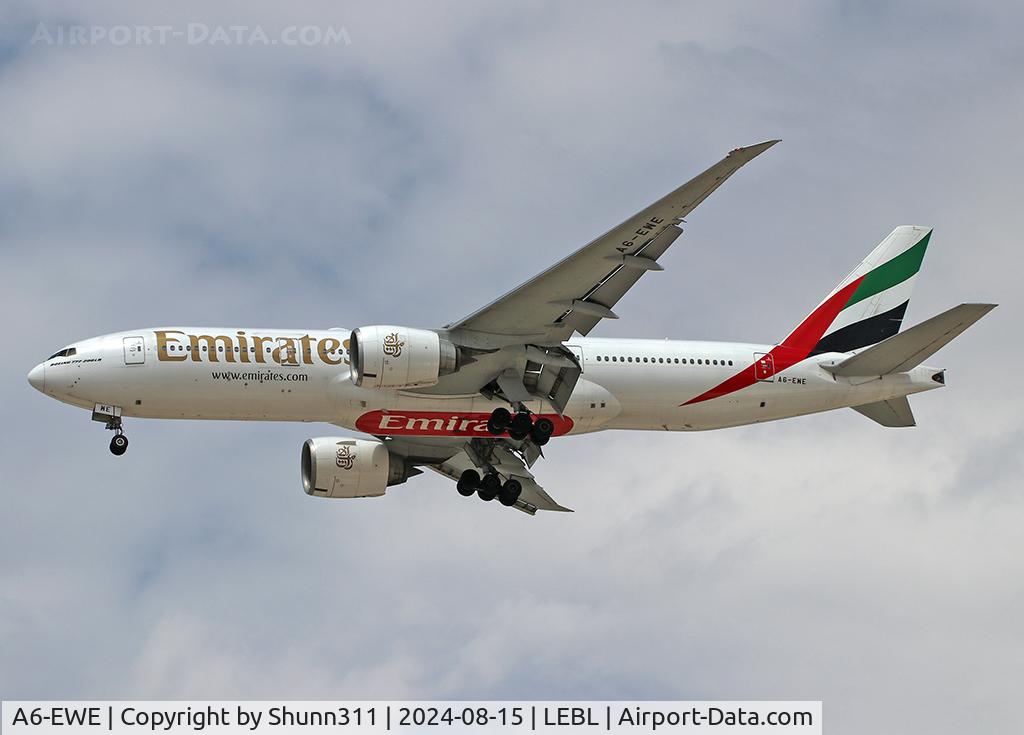 A6-EWE, 2008 Boeing 777-21H/LR C/N 35582, Landing rwy 24R