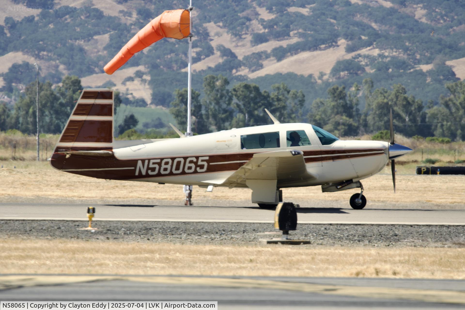 N58065, Mooney M20J 201 C/N 24-1616, 4th July Livermore airport in California 2025