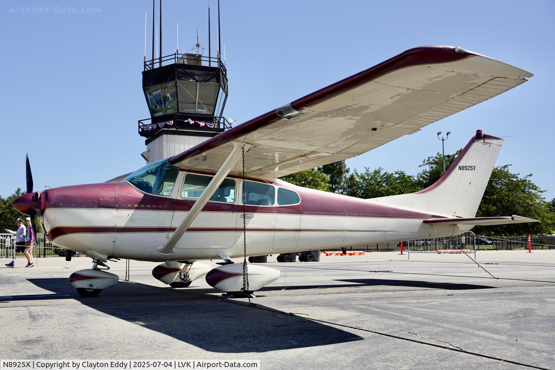 N8925X, 1960 Cessna 182D Skylane C/N 18253325, 4th July Livermore airport in California 2025