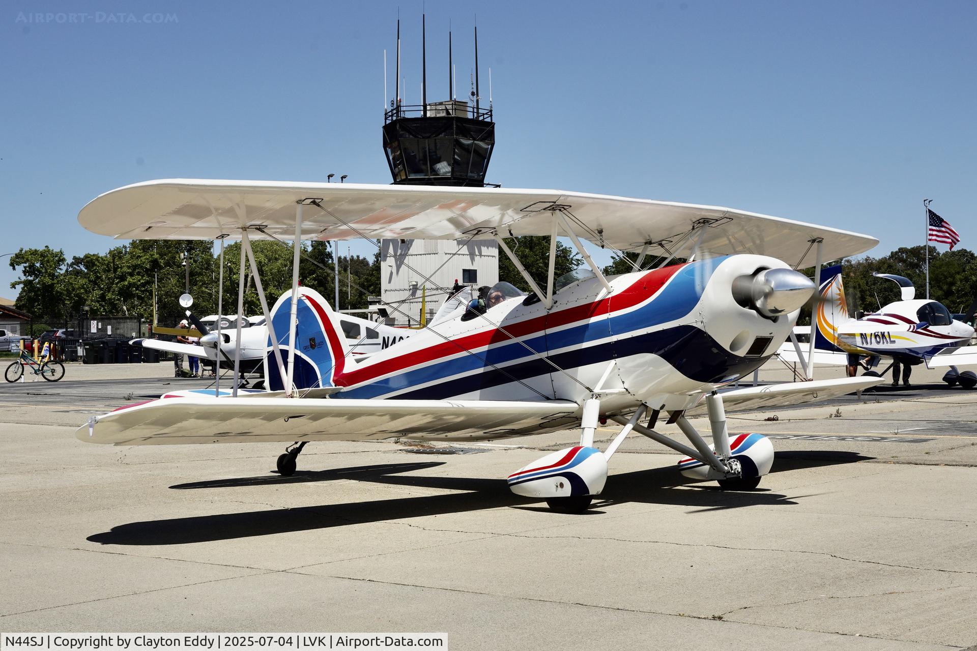 N44SJ, 1977 Great Lakes 2T-1A-2 Sport Trainer C/N 0752, 4th July Livermore airport in California 2025