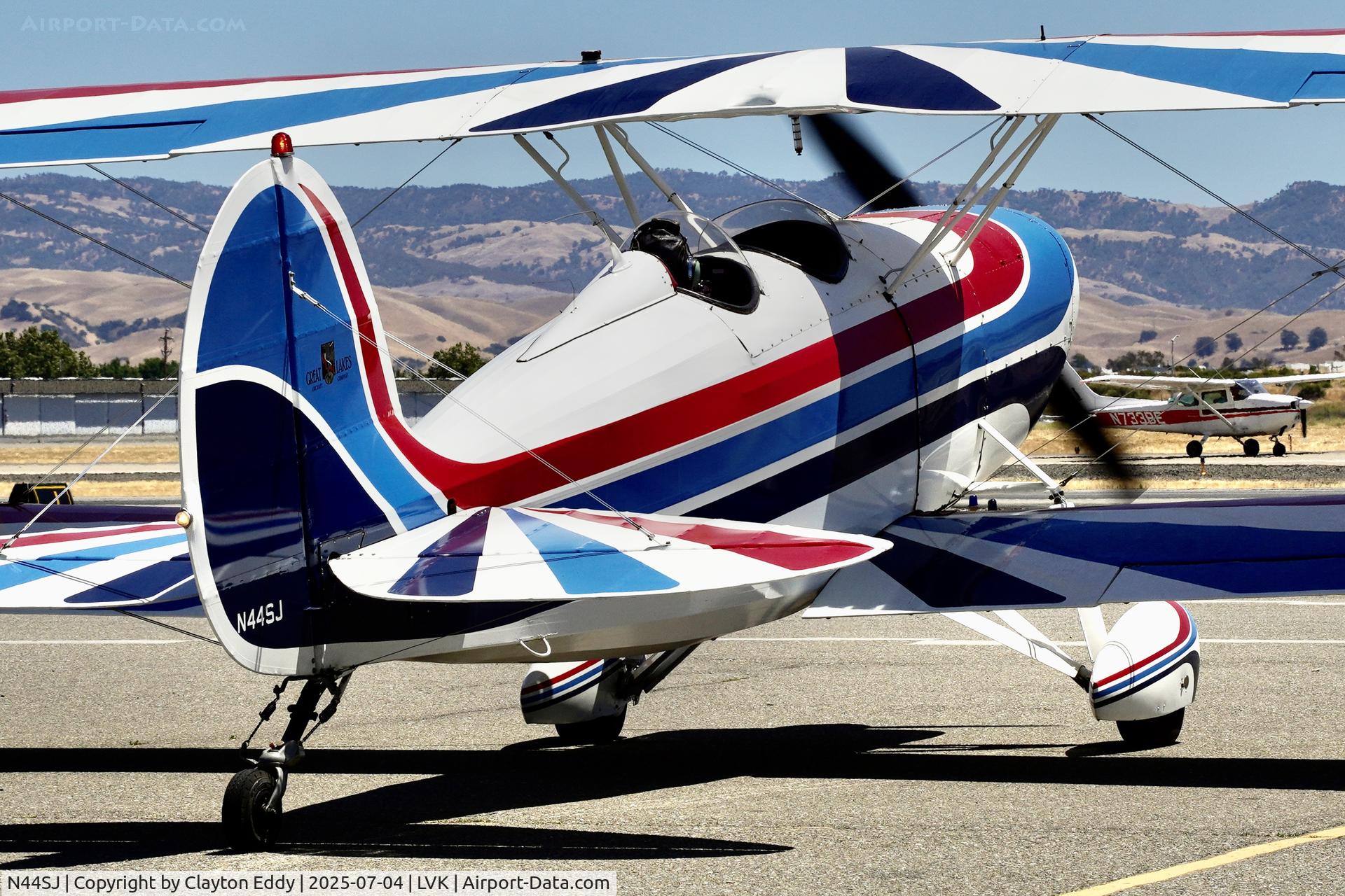 N44SJ, 1977 Great Lakes 2T-1A-2 Sport Trainer C/N 0752, 4th July Livermore airport in California 2025
