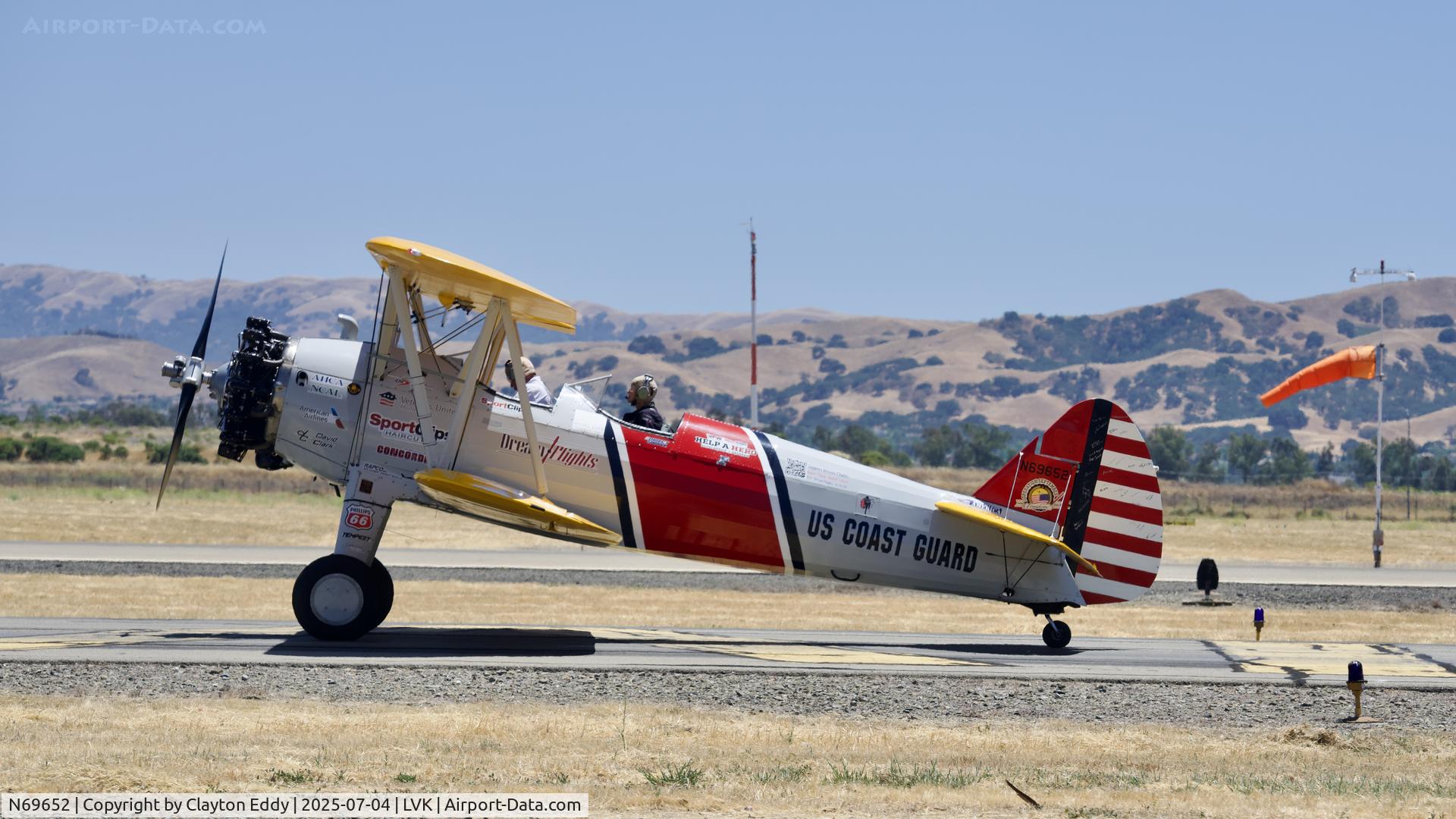 N69652, 1943 Boeing B75N1 C/N 75-7628, 4th July Livermore airport in California 2025