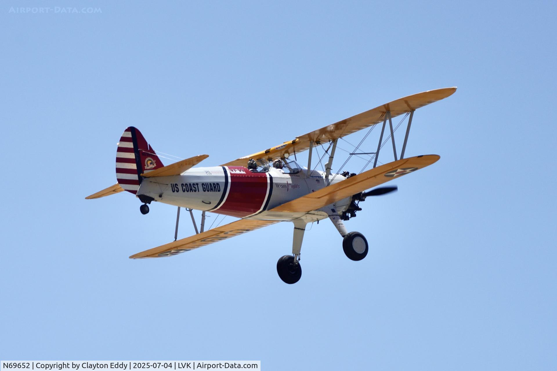N69652, 1943 Boeing B75N1 C/N 75-7628, 4th July Livermore airport in California 2025
