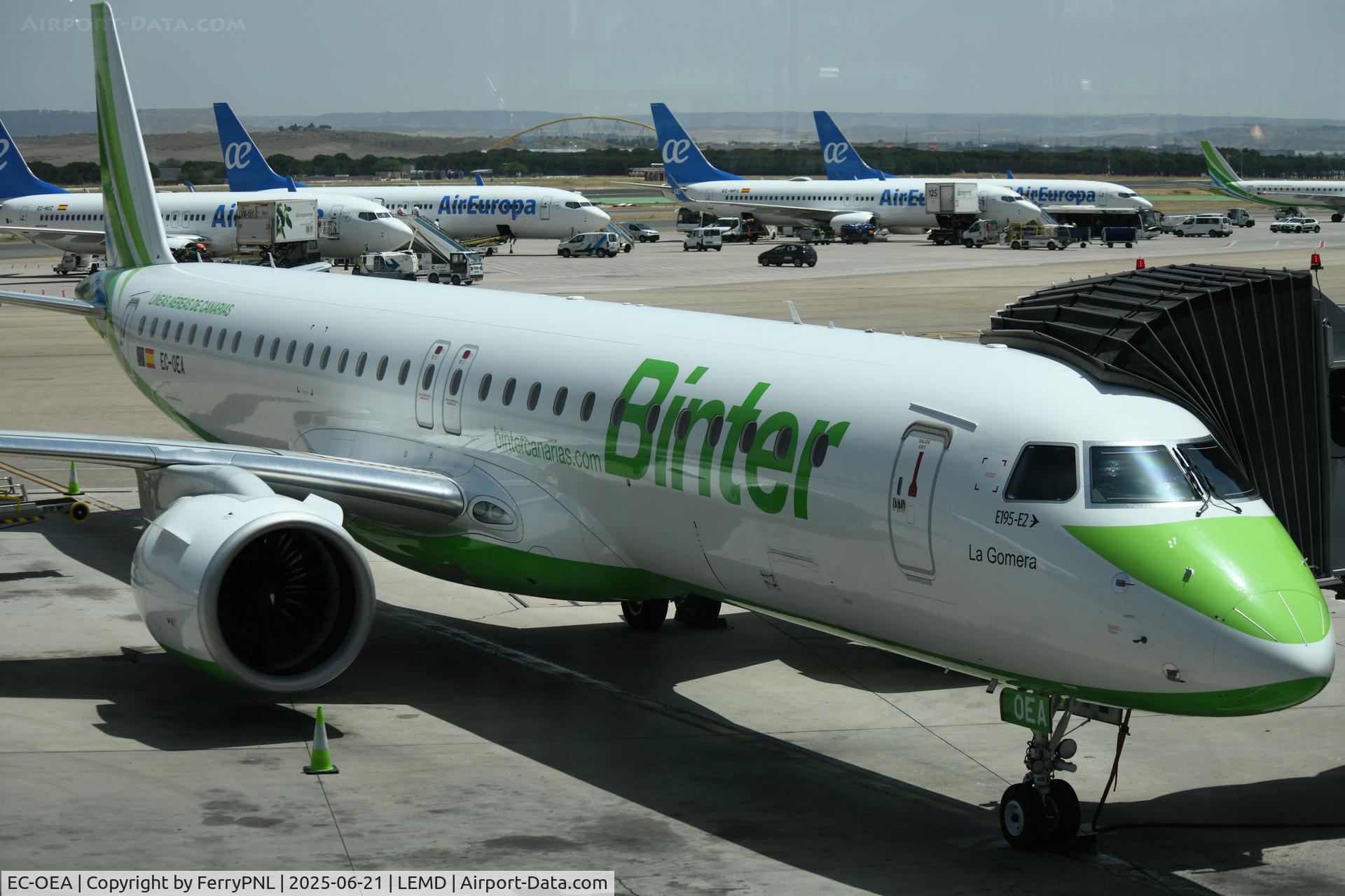 EC-OEA, 2023 Embraer E195-E2 (ERJ 190-400 STD) C/N 19020115, Binter ERJ295 at its gate