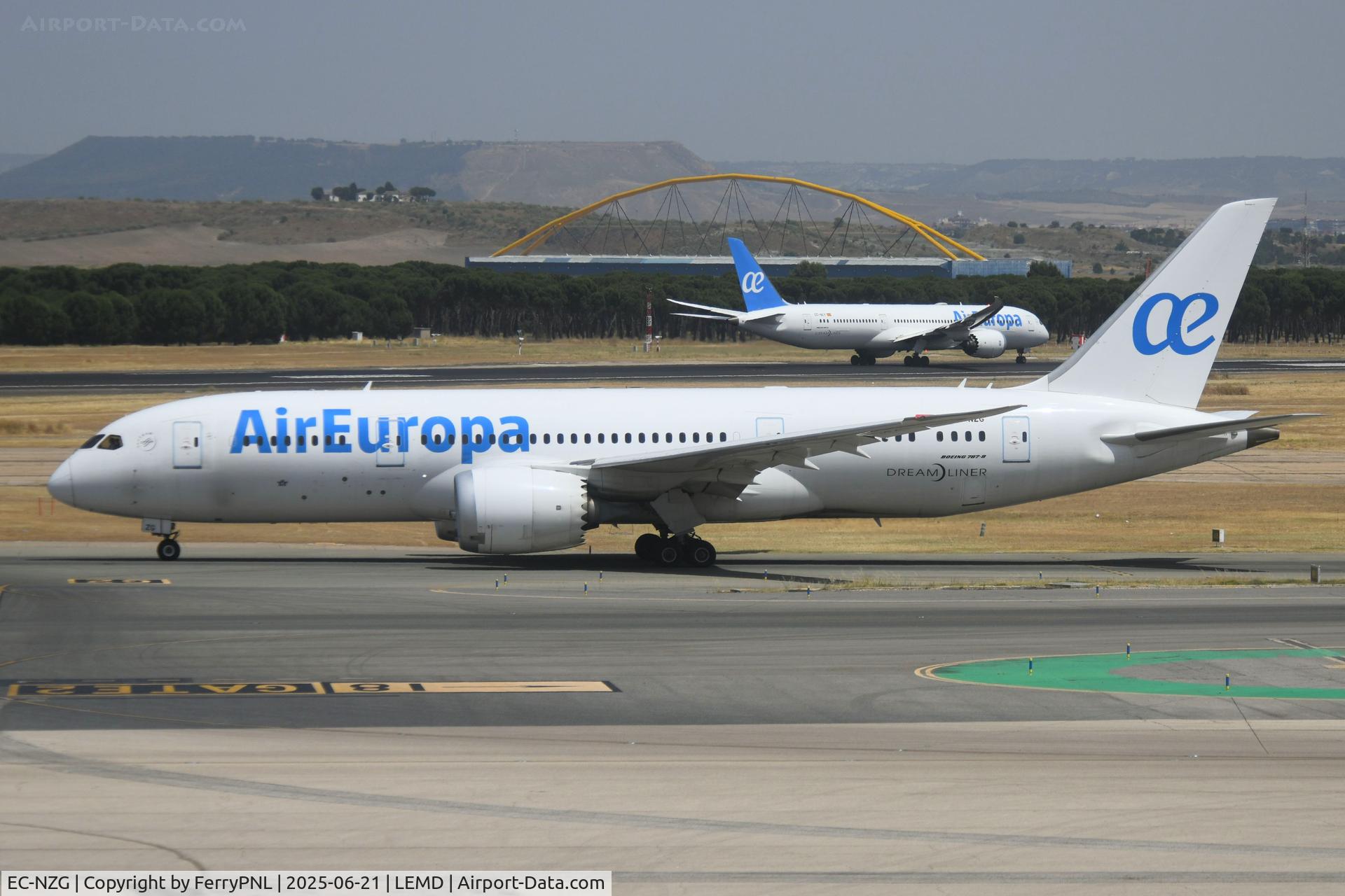 EC-NZG, 2014 Boeing 787-8 Dreamliner Dreamliner C/N 35310, Air Europa B788 with white tail