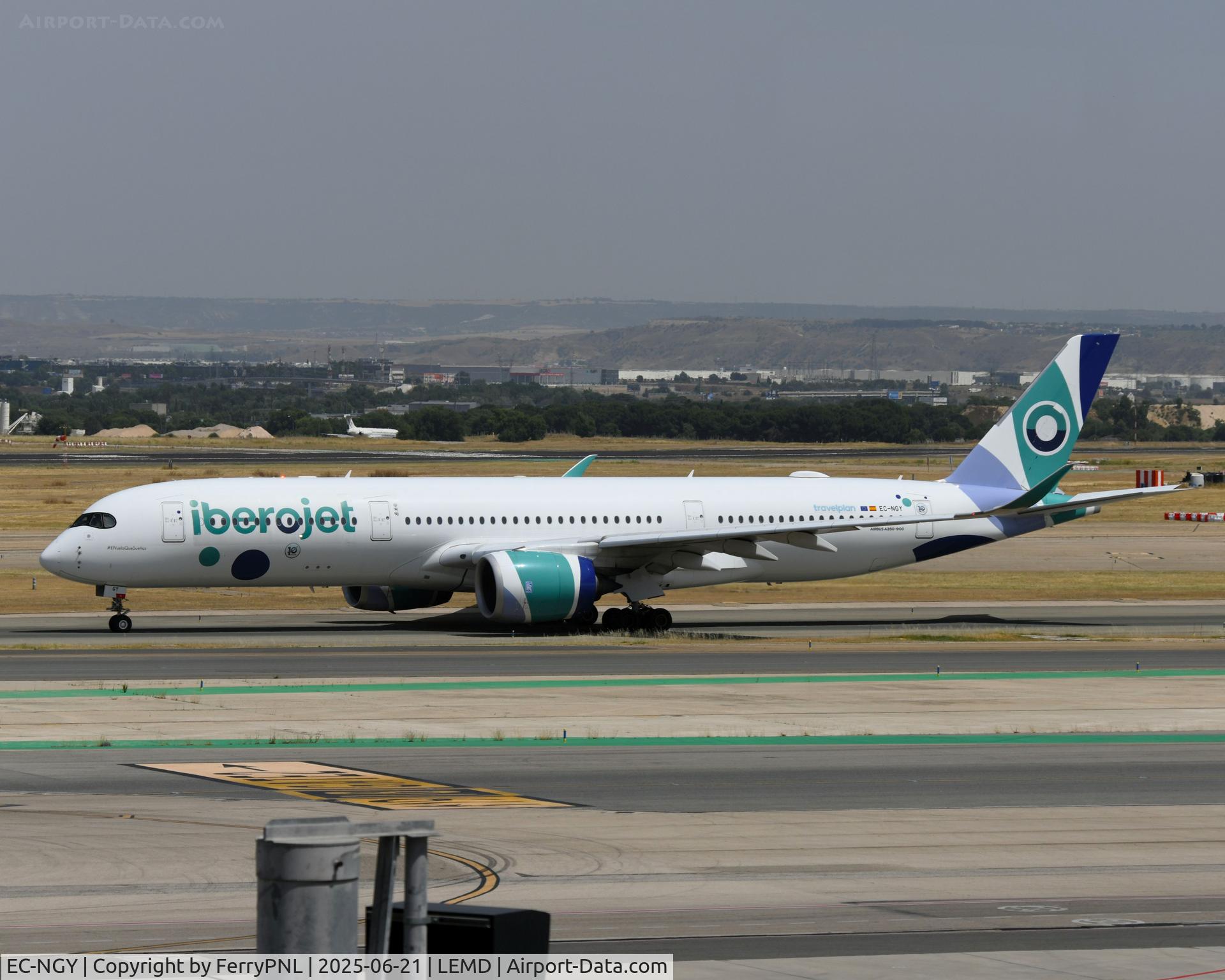 EC-NGY, 2019 Airbus A350-941 C/N 400, Iberojet A359 taxying for departure