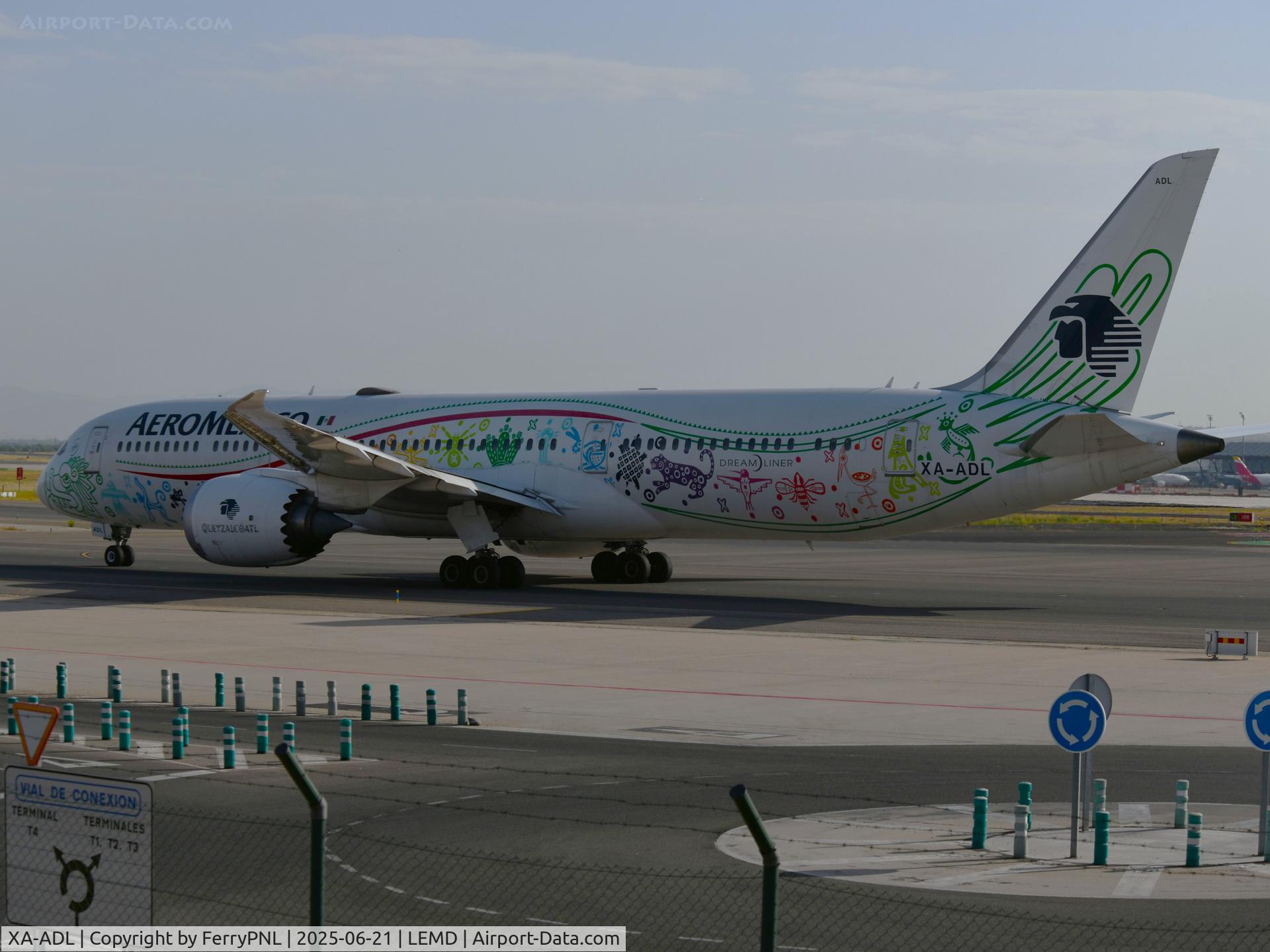 XA-ADL, 2016 Boeing 787-9 Dreamliner C/N 43859, Aeromexico B789 in Quetzalcoatl cs