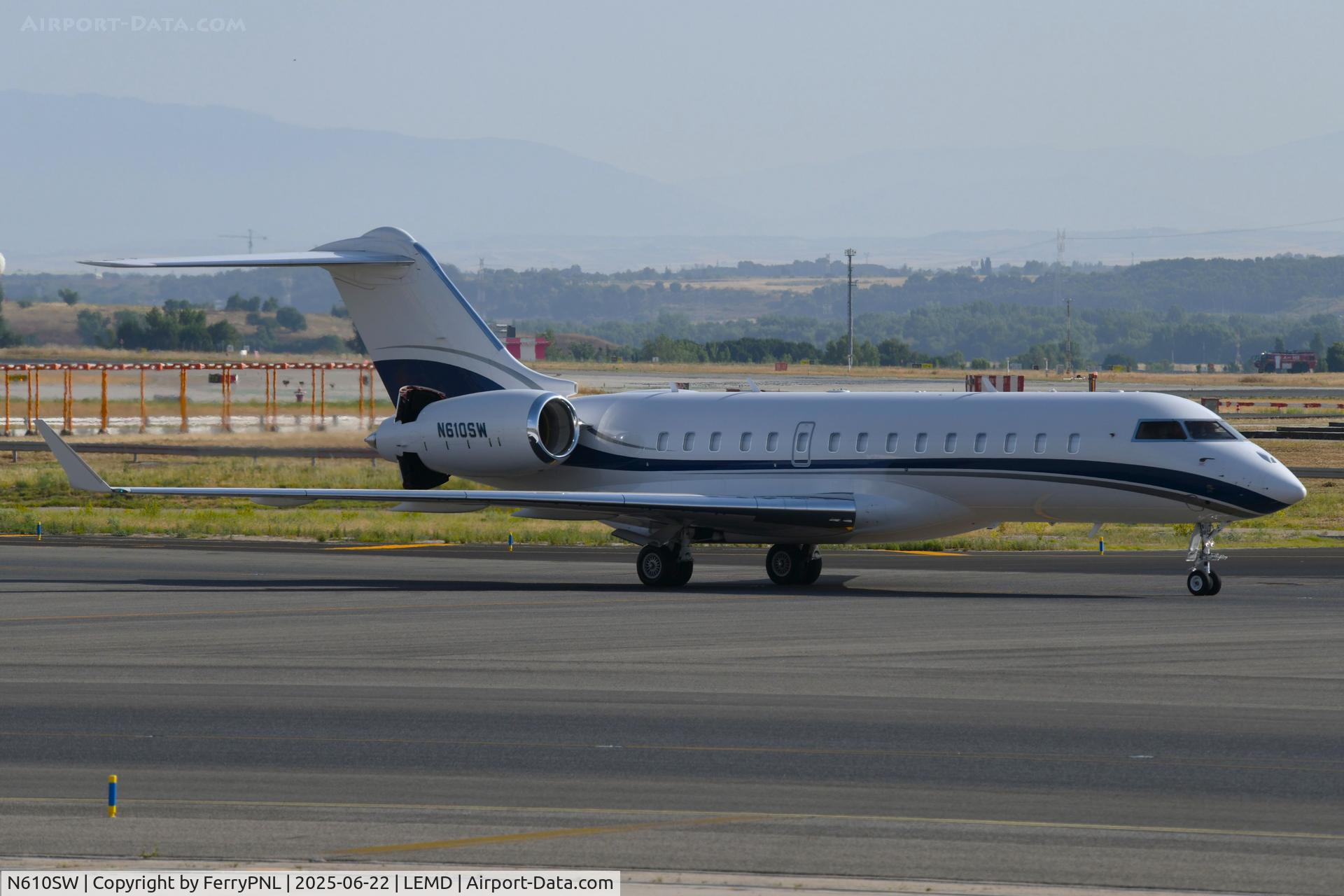 N610SW, 2016 Bombardier Global 6000 C/N 9733, Arrival of Management Health Services Global 6000