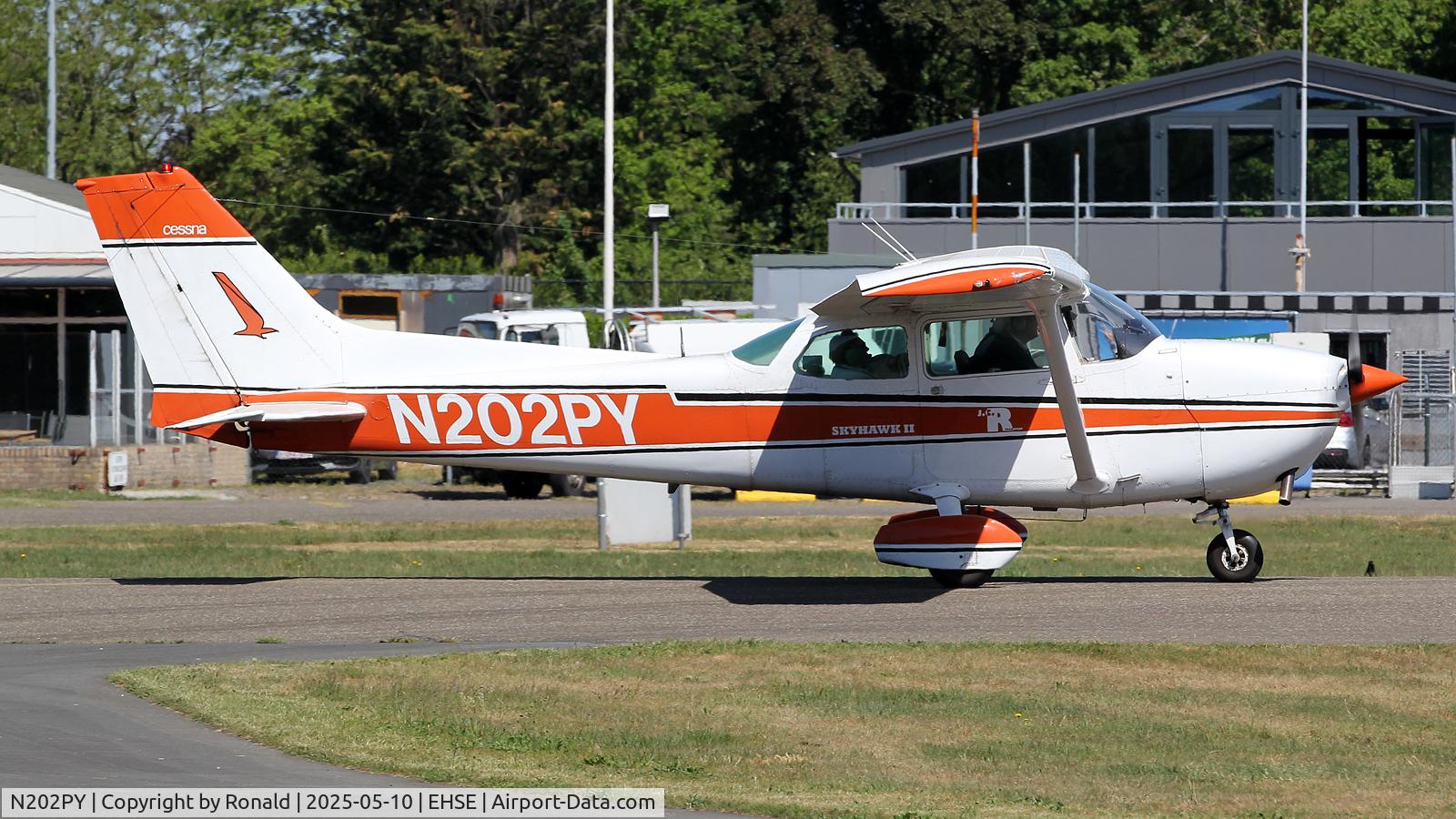 N202PY, 1978 Cessna 172N C/N 17271126, at seppe