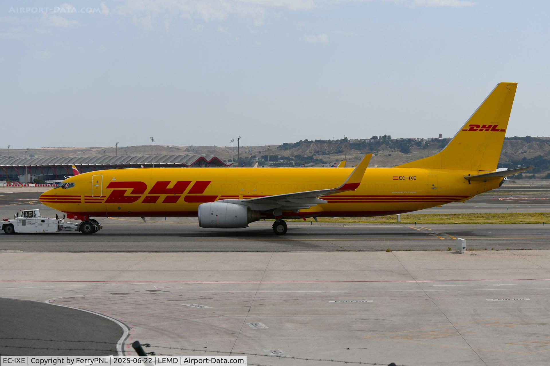 EC-IXE, 2000 Boeing 737-883 C/N 30468, Former Ryanair (EI-EKB) now operated by ASL on behalf of DHL