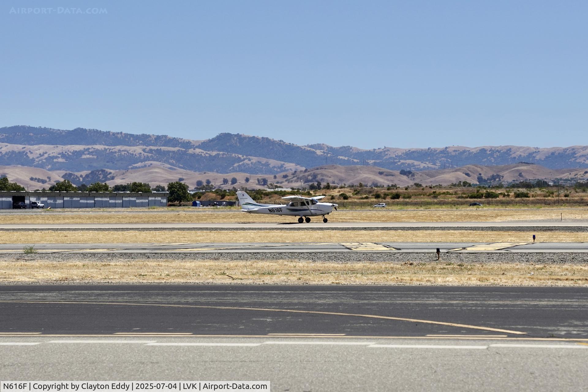 N616F, 2020 Textron Aviation Inc. (Cessna) 172S Skyhawk C/N 172S12516, 4th July Livermore airport in California 2025