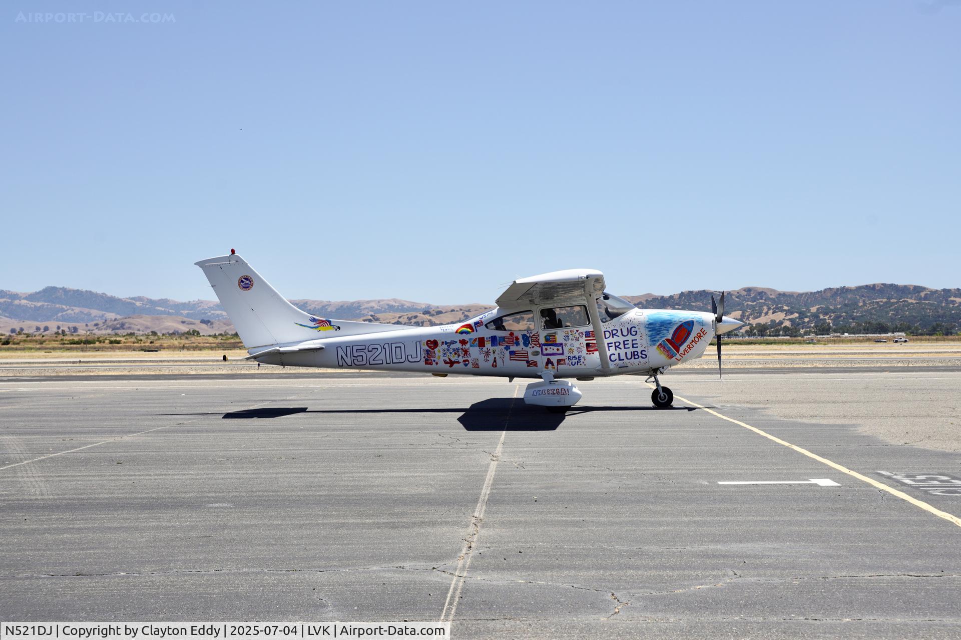 N521DJ, Cessna 182S Skylane C/N 18280858, 4th July Livermore airport in California 2025