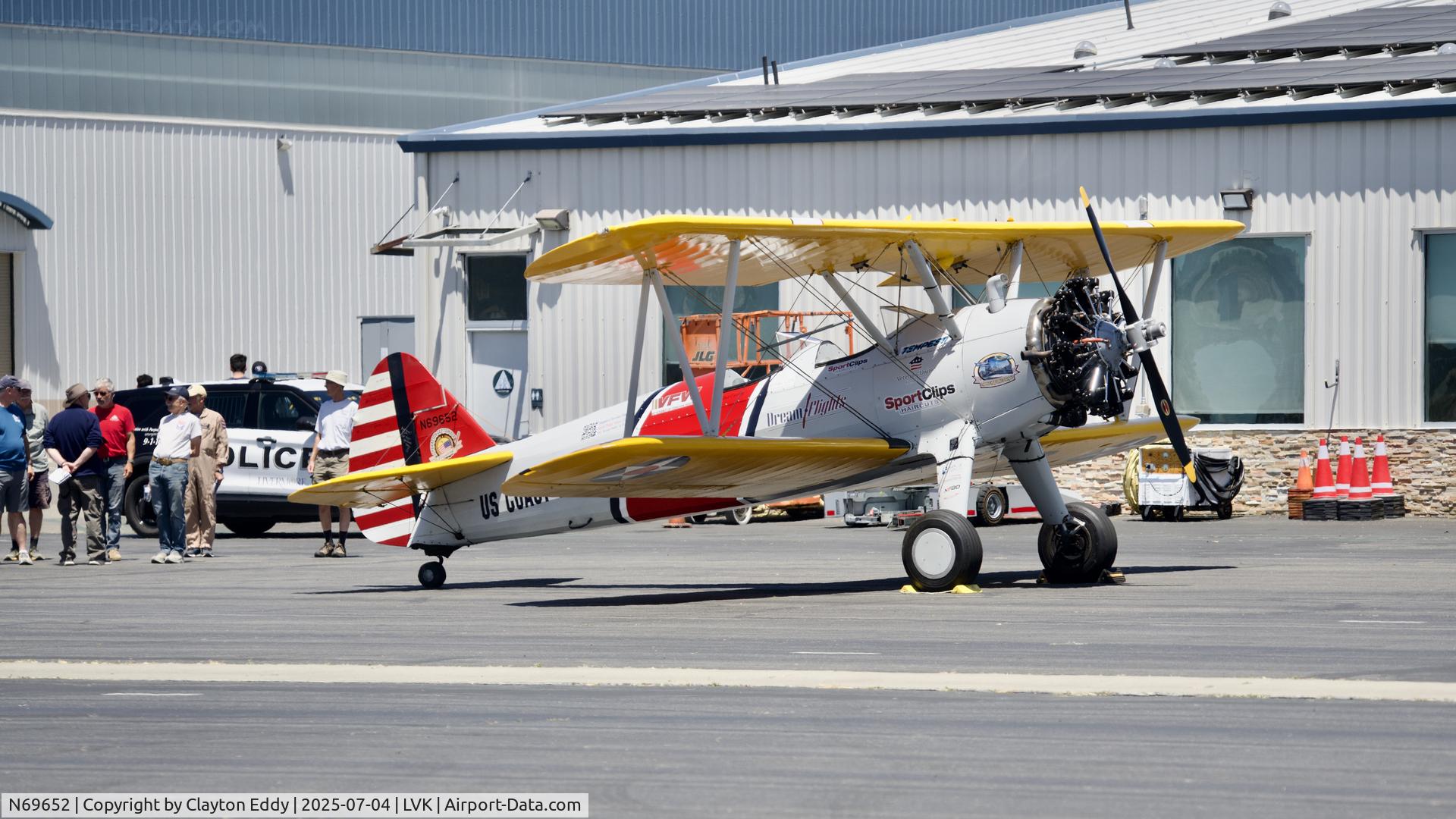 N69652, 1943 Boeing B75N1 C/N 75-7628, 4th July Livermore airport in California 2025