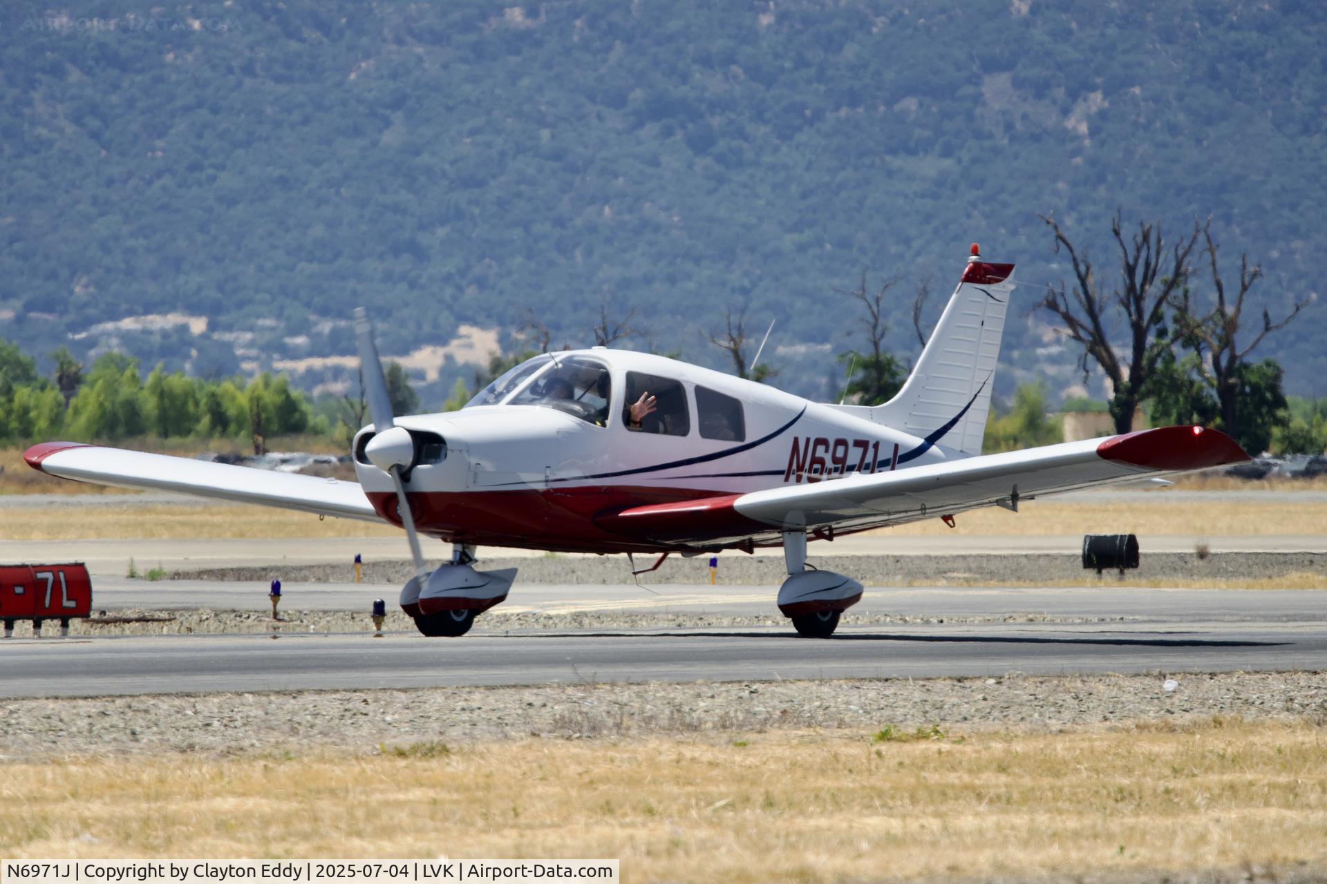 N6971J, 1976 Piper PA-28-140 C/N 28-7625263, 4th July
