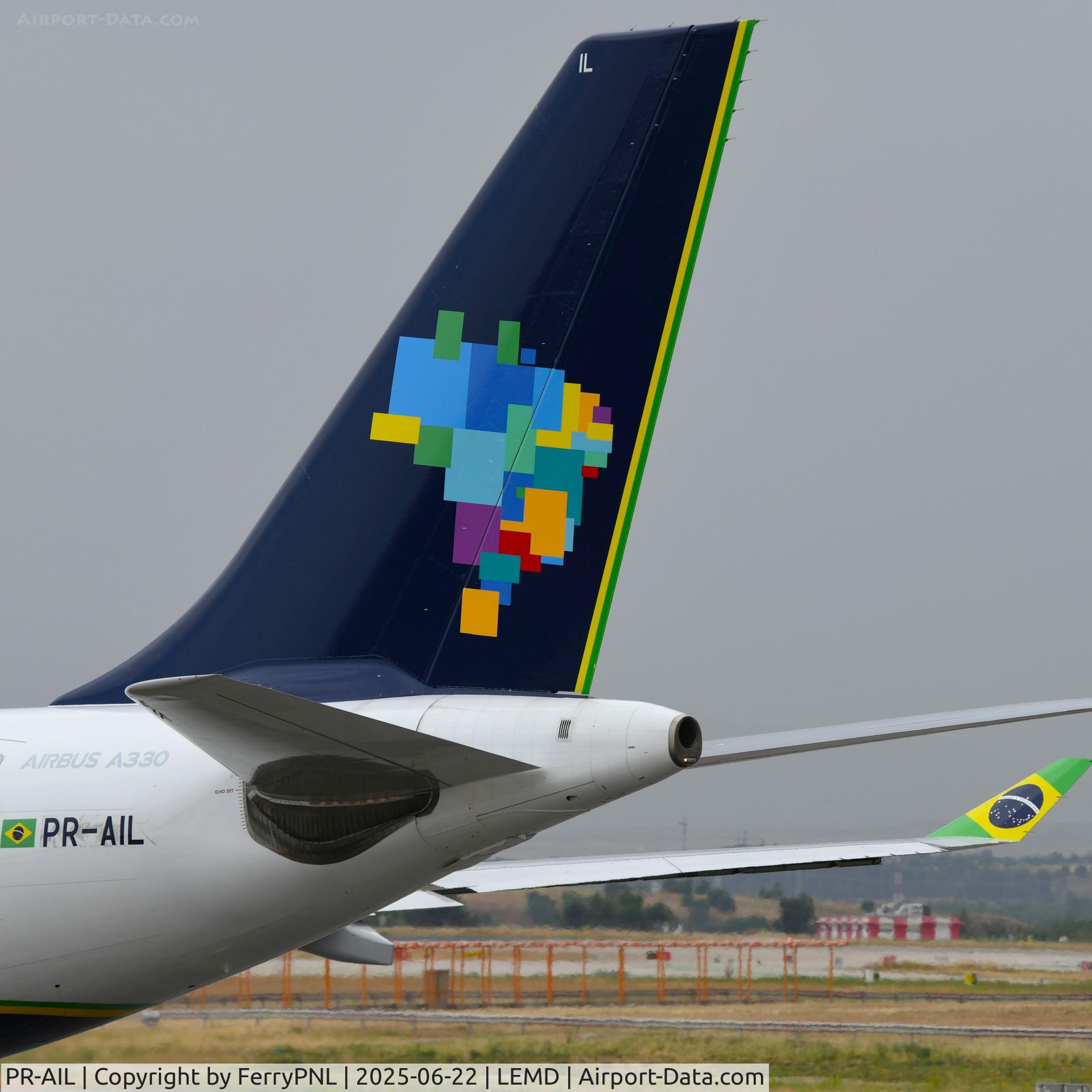 PR-AIL, 2009 Airbus A330-243 C/N 991, Azul A332 colorful tail