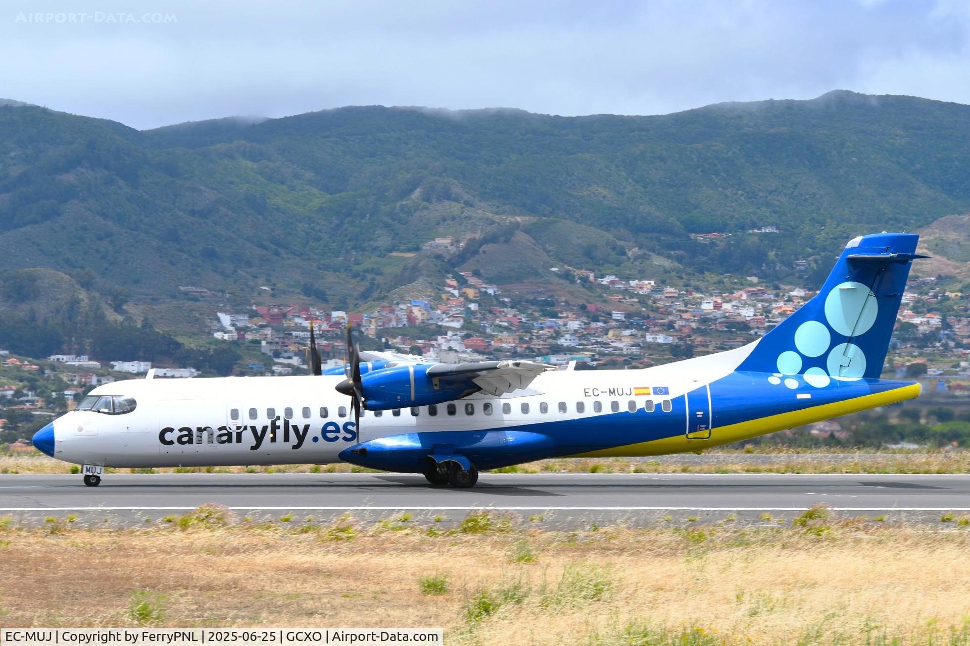 EC-MUJ, 2009 ATR 72-212A C/N 879, Canaryfly ATR72 taking-off from TFN